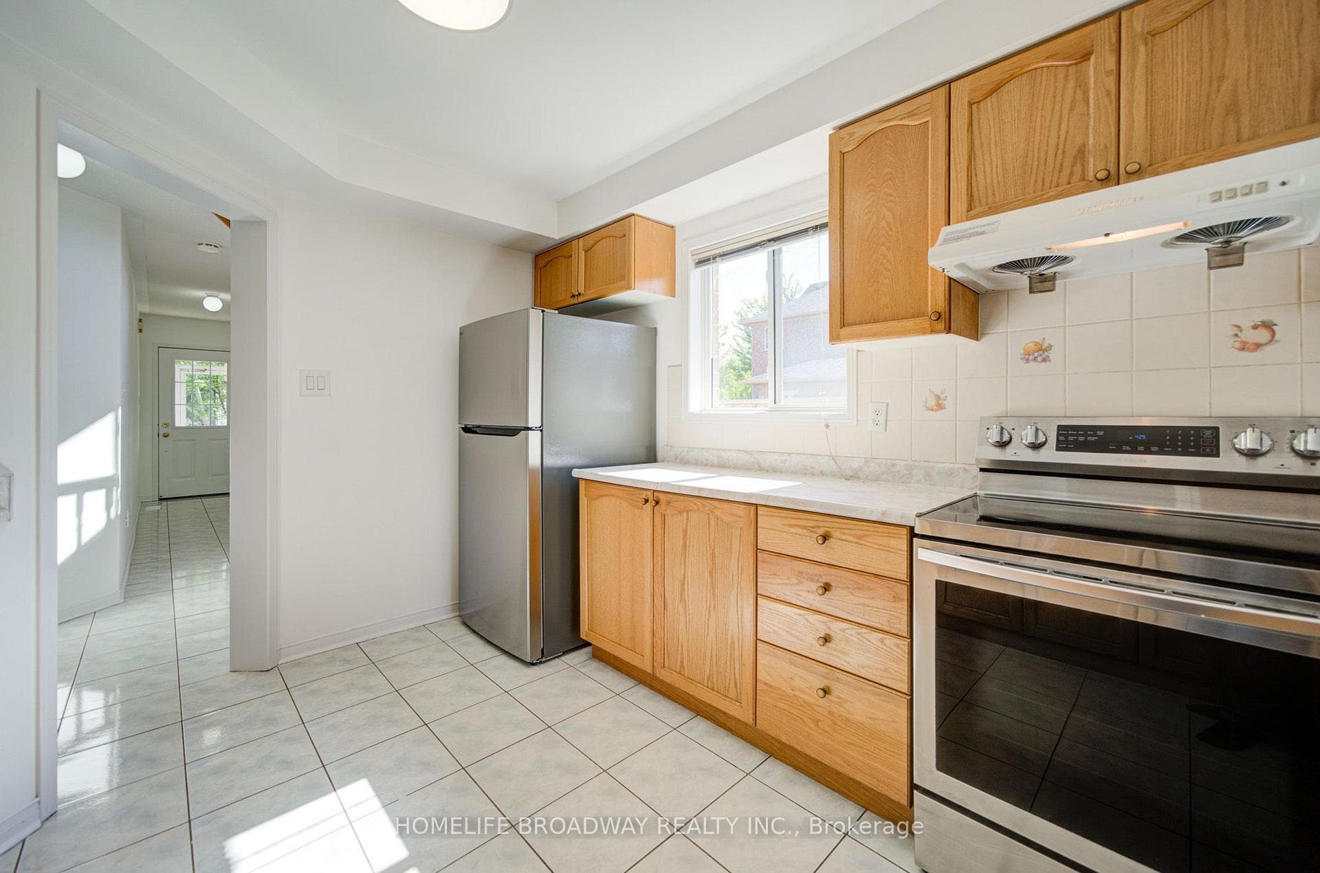16 Raymond Bartlett Avenue — property photo