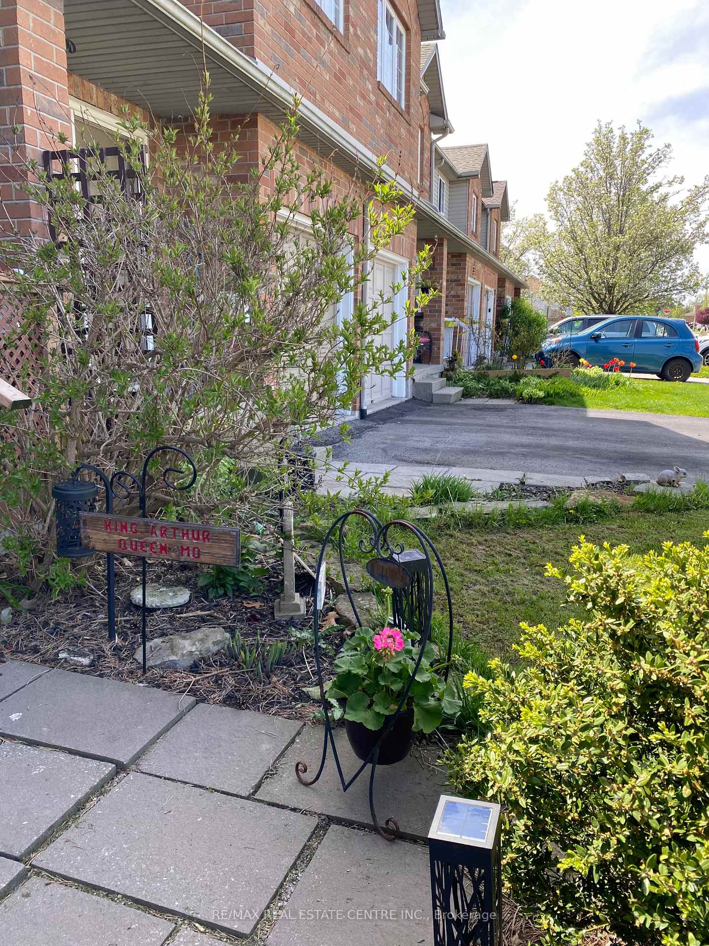 29- 10 Cadham Boulevard — property photo