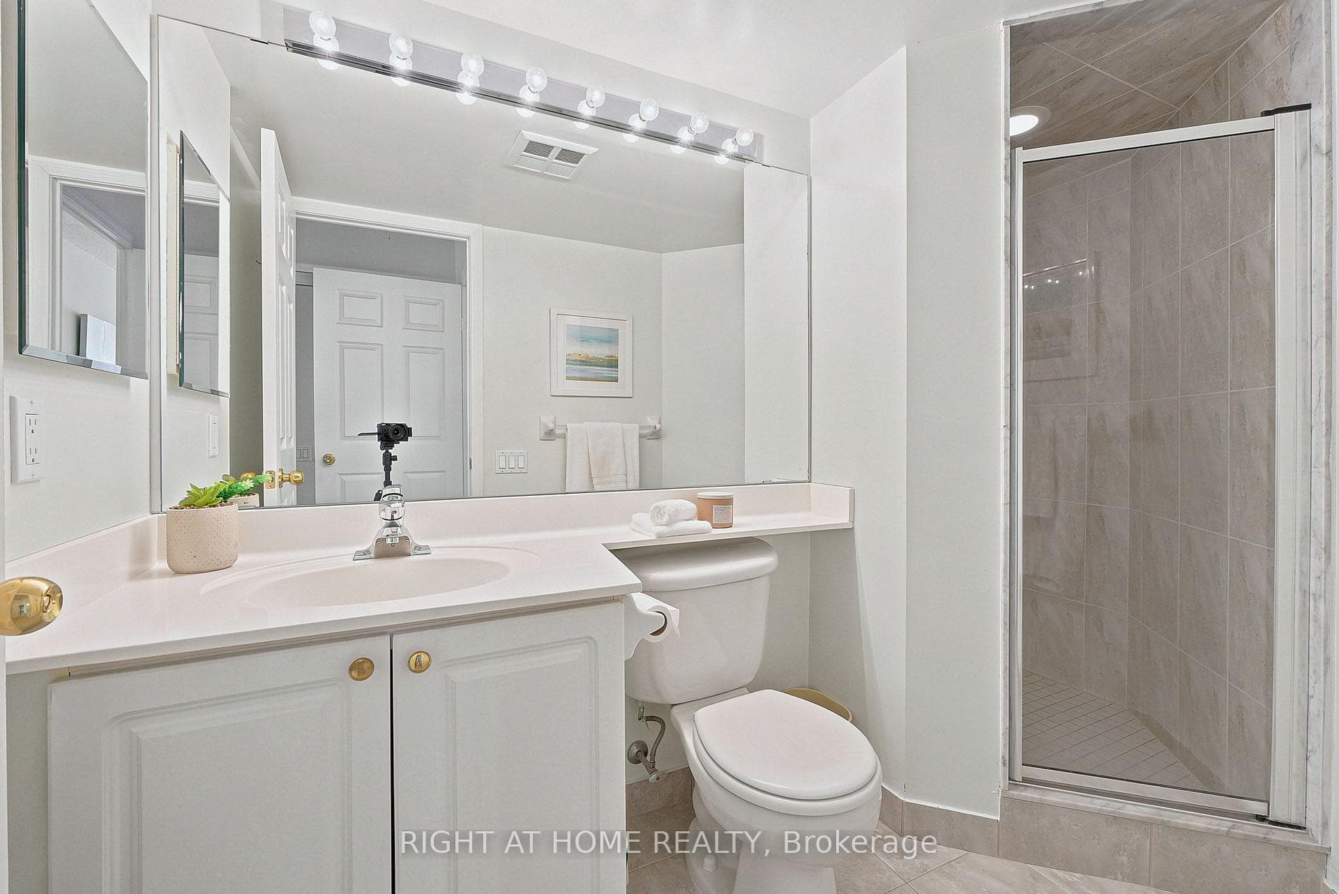 610- 33 Empress Avenue — property photo