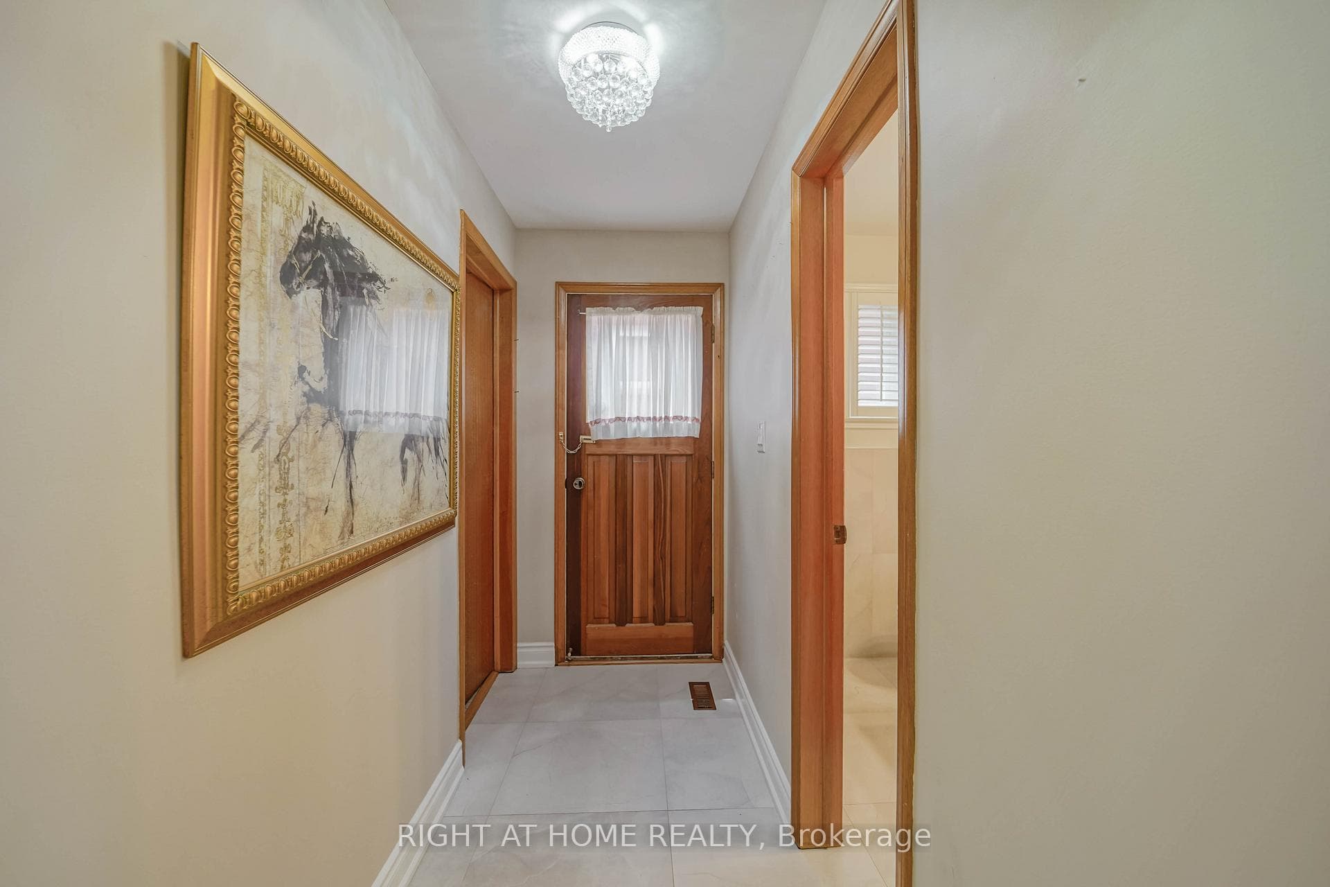 2 Lapworth Crescent — property photo
