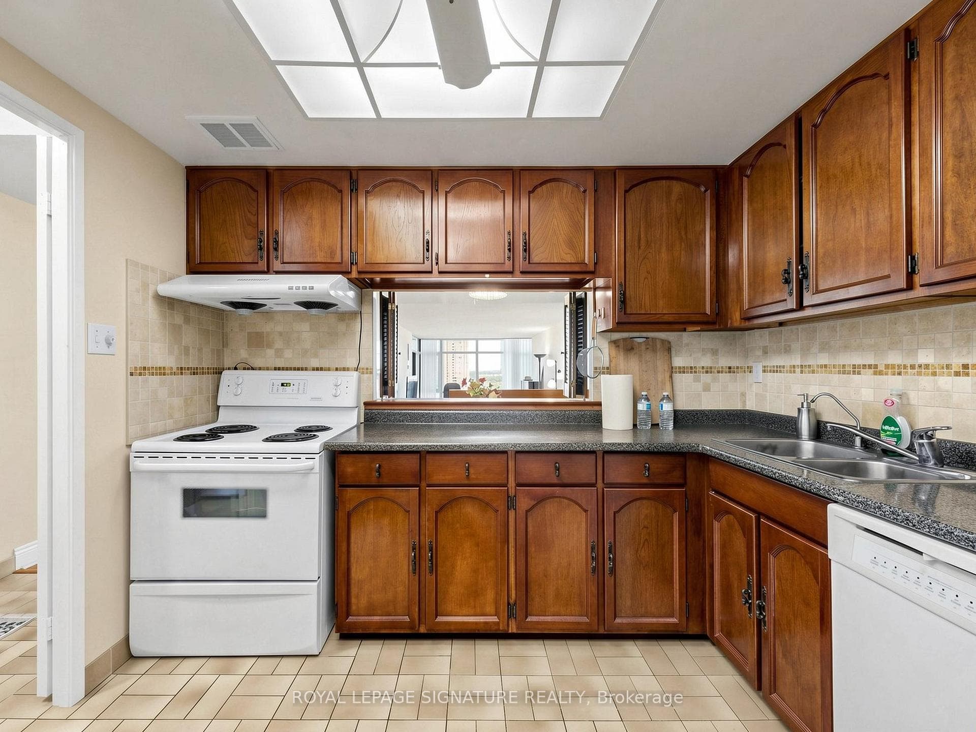 1901- 1555 Finch Avenue — property photo