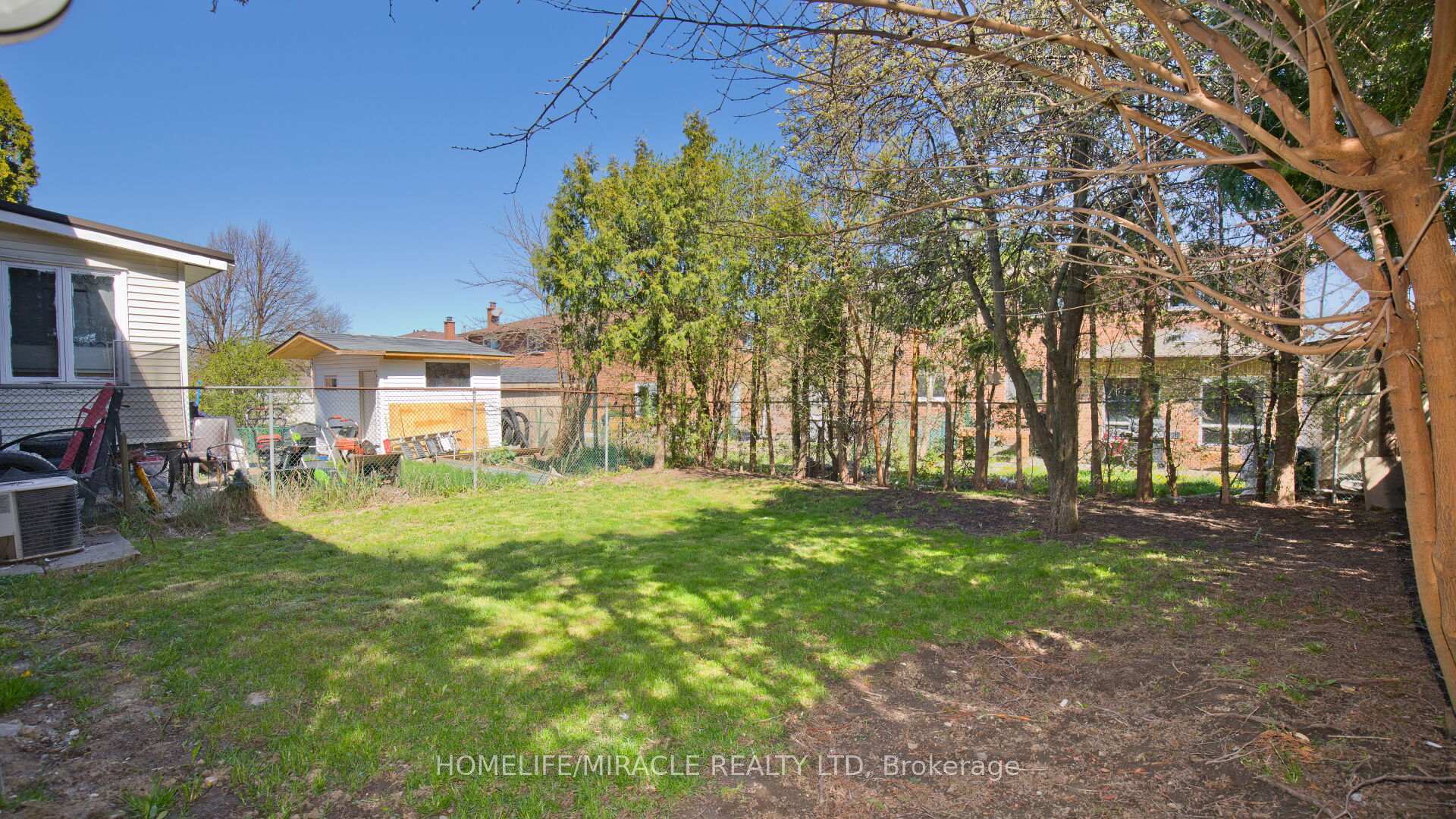 38 Medici Place — property photo