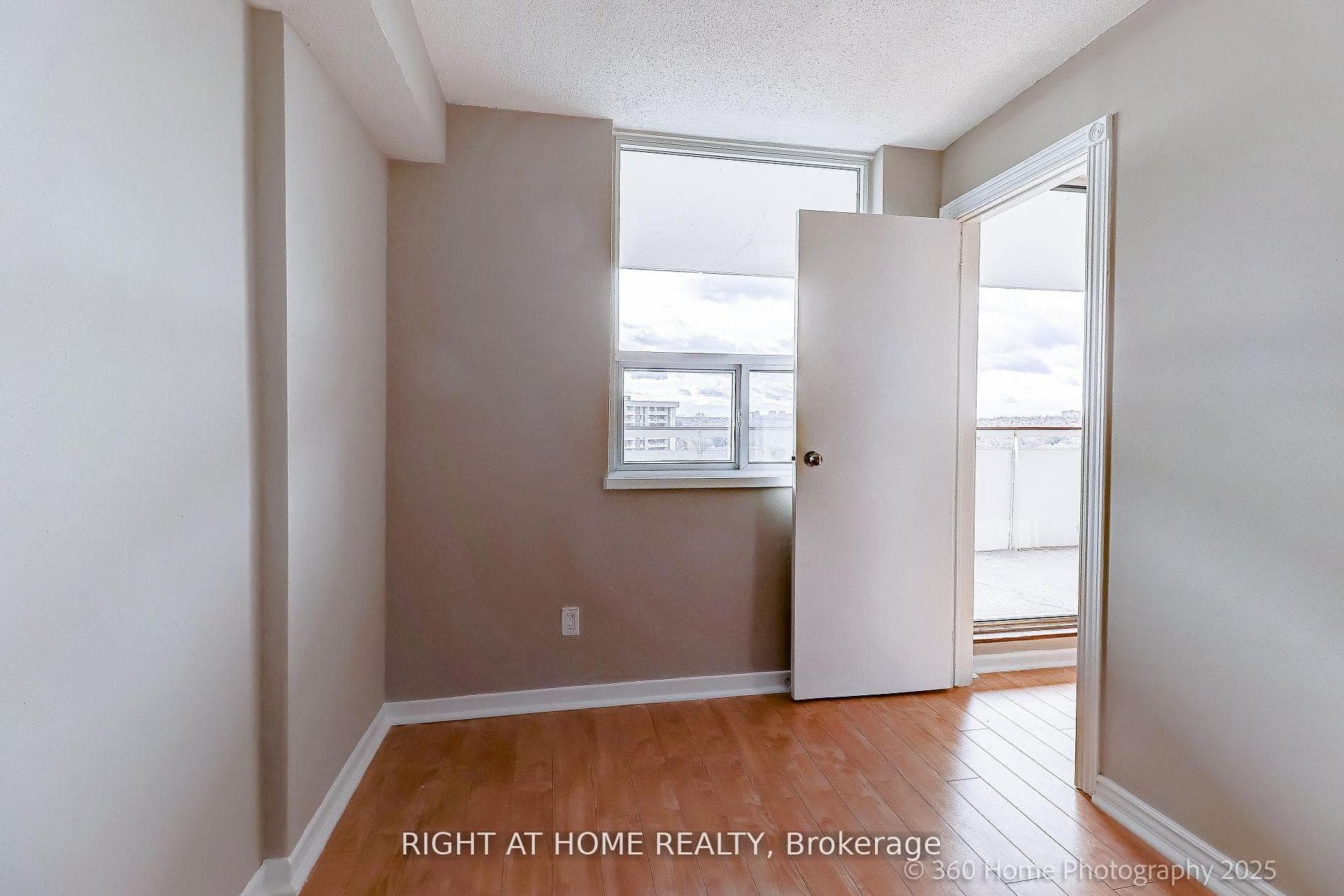 1107- 1 Royal Orchard Boulevard — property photo
