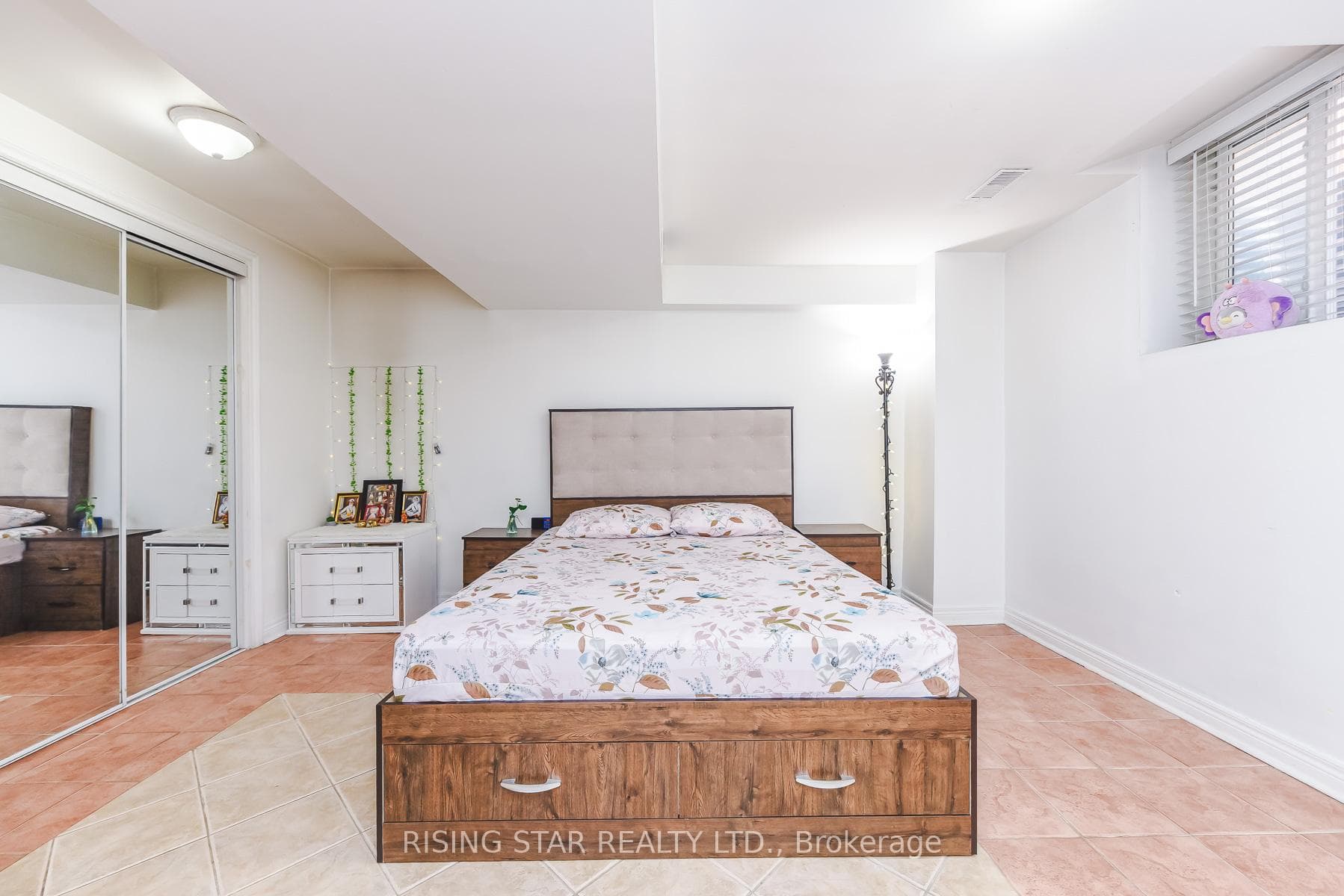 16 Elmpark Court — property photo