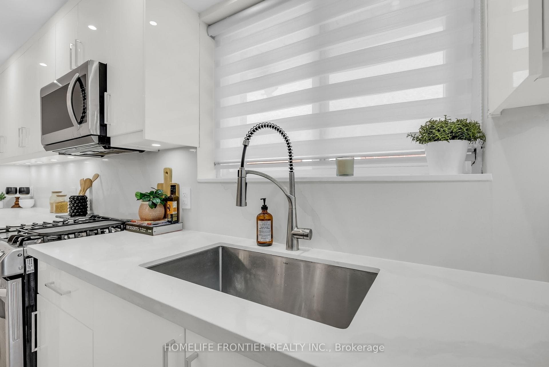61 Sundial Crescent — property photo