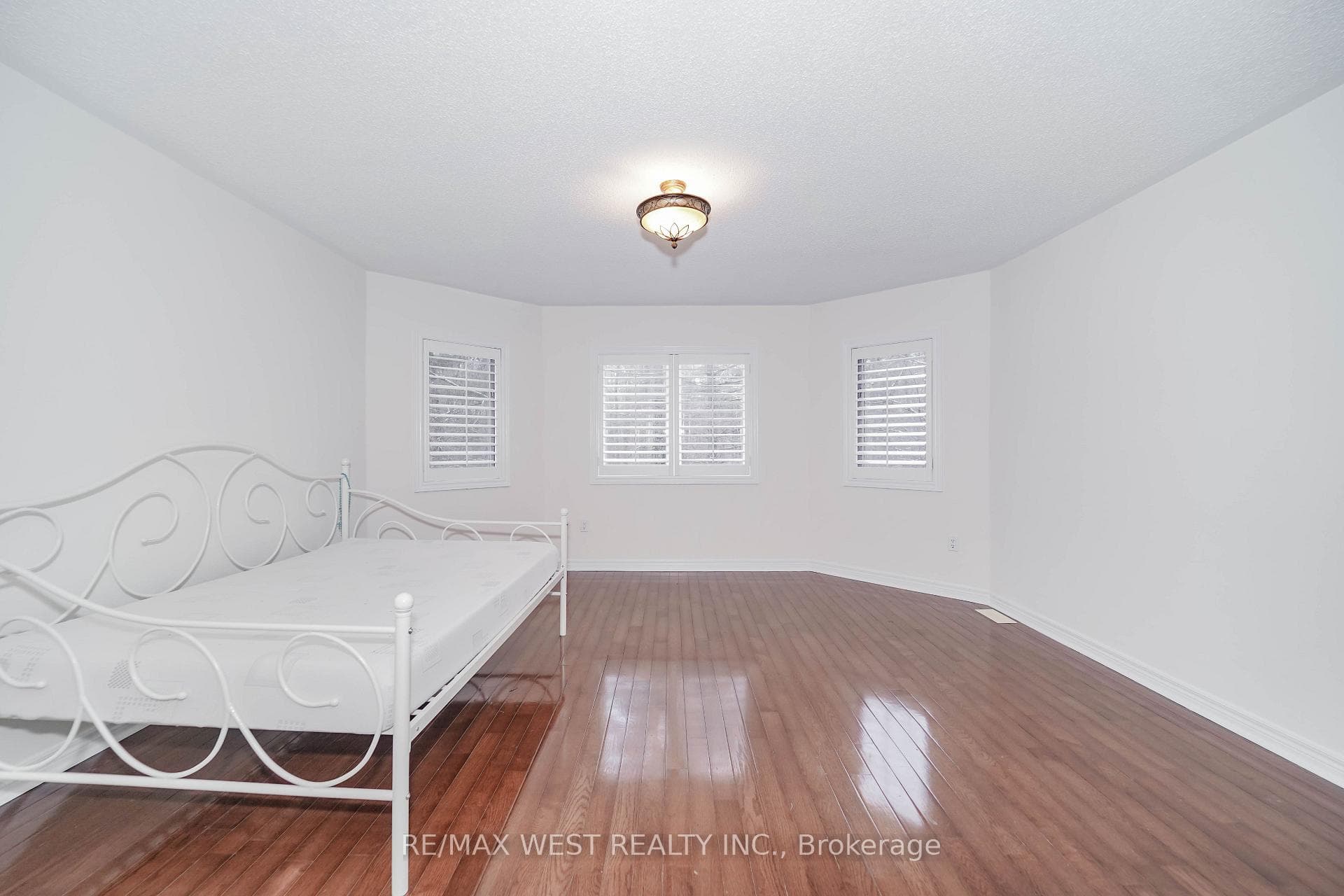 81 Woodview Drive — property photo