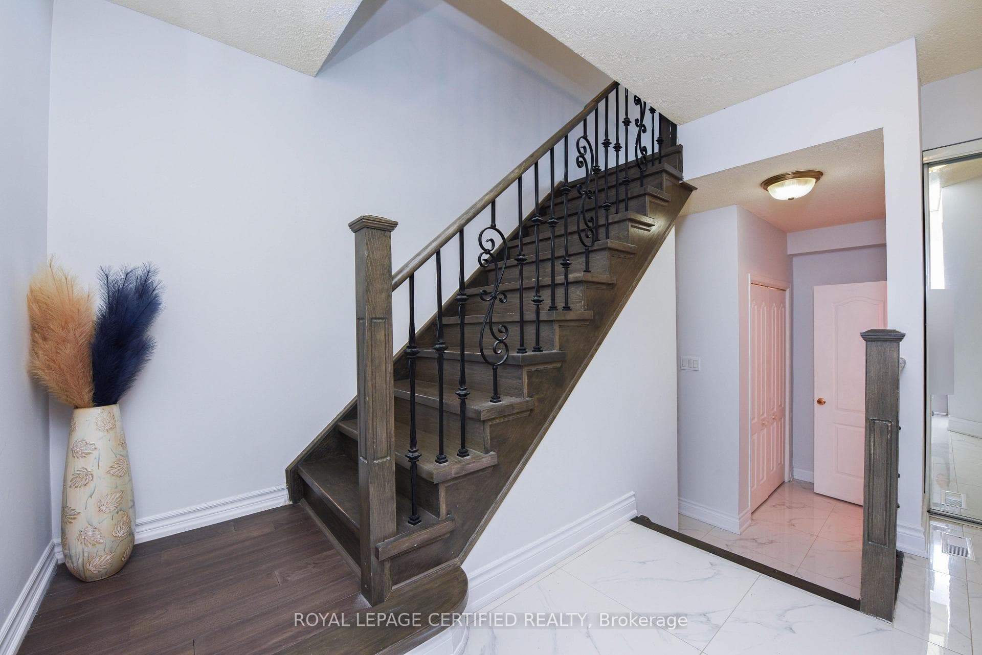 6037 Clover Ridge Crescent — property photo