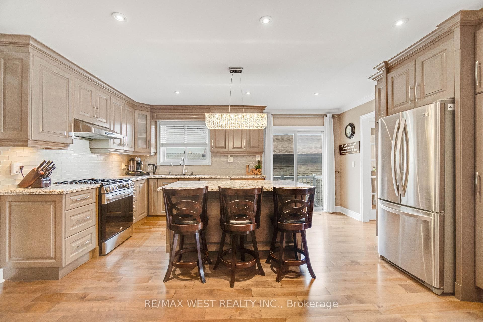 941 Stainton Drive — property photo