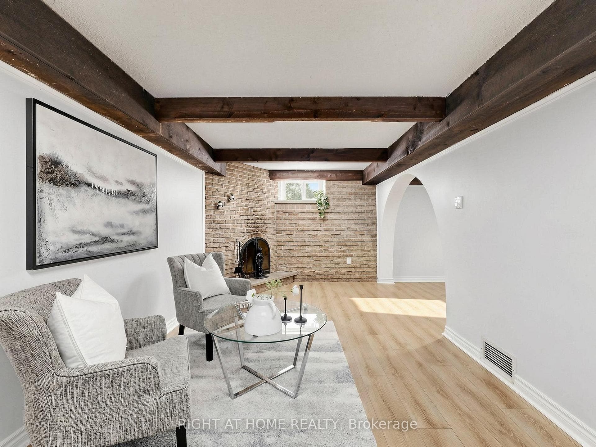 305 Pleasant Avenue — property photo