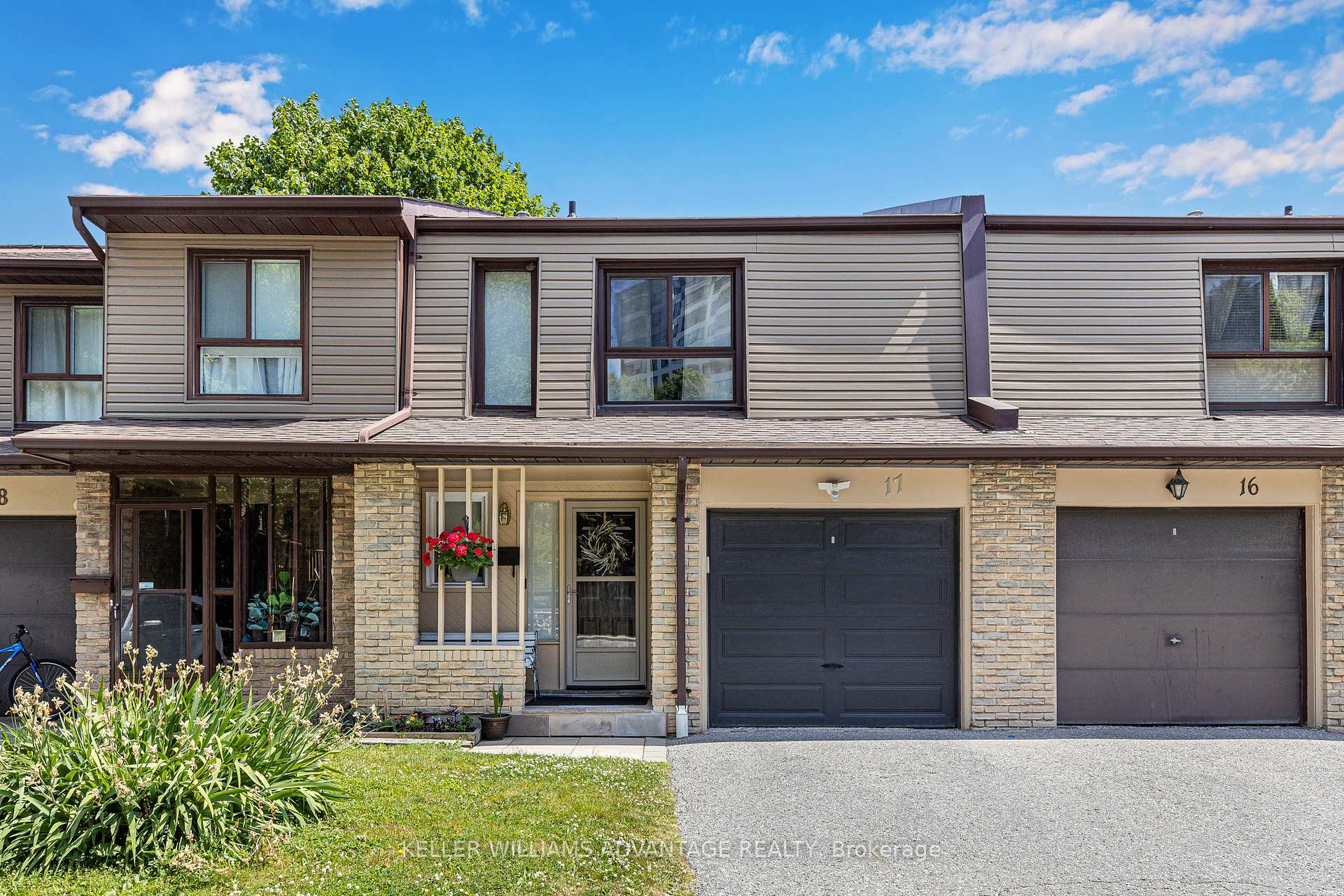 17- 1051 Sandhurst Circle — property photo