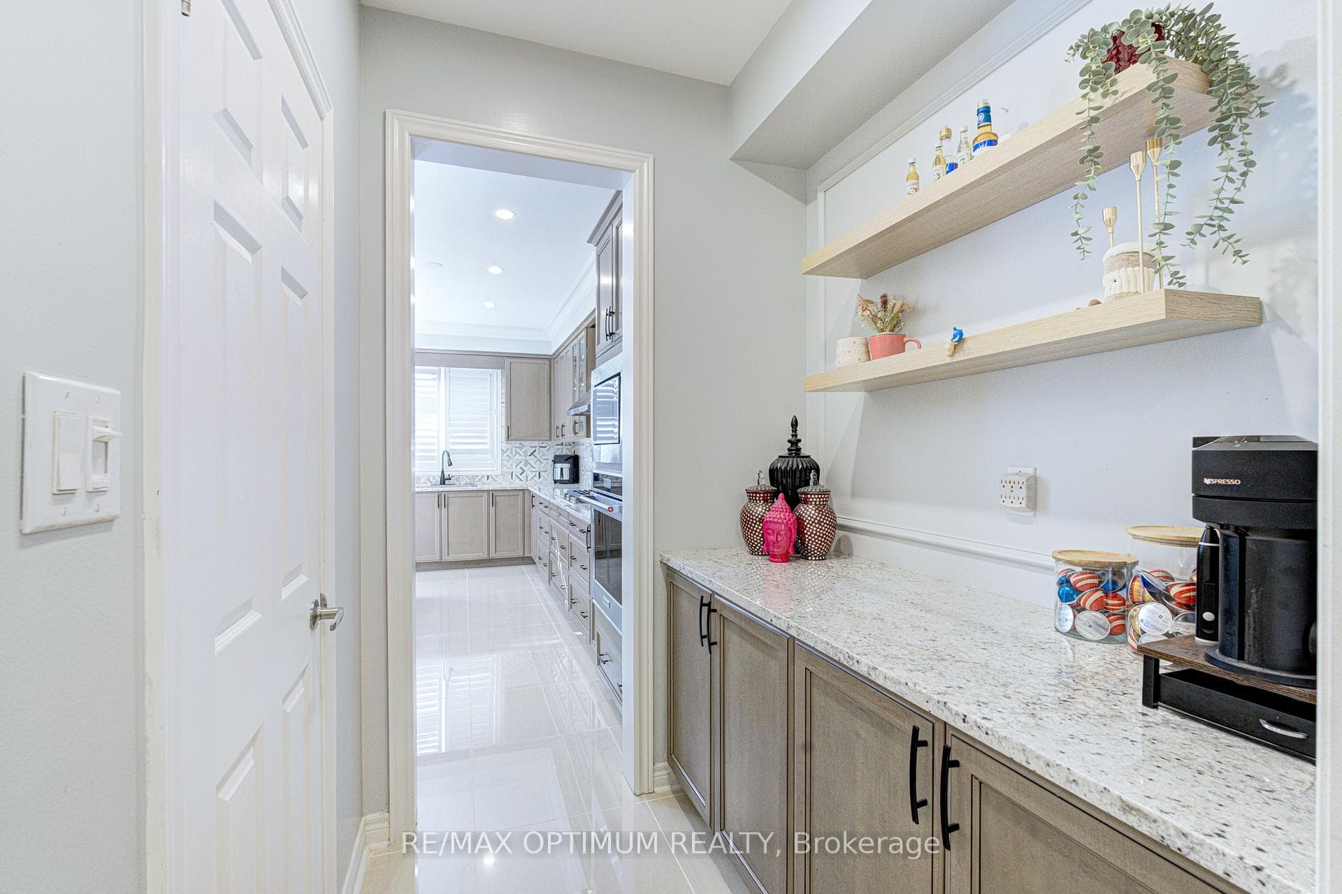 120 Canary Close — property photo