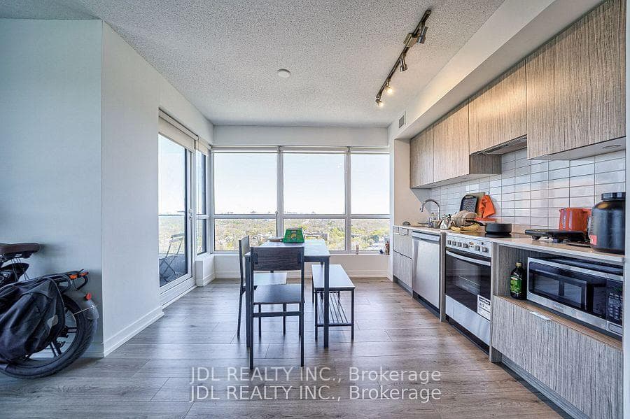 1608- 395 Bloor Street — property photo