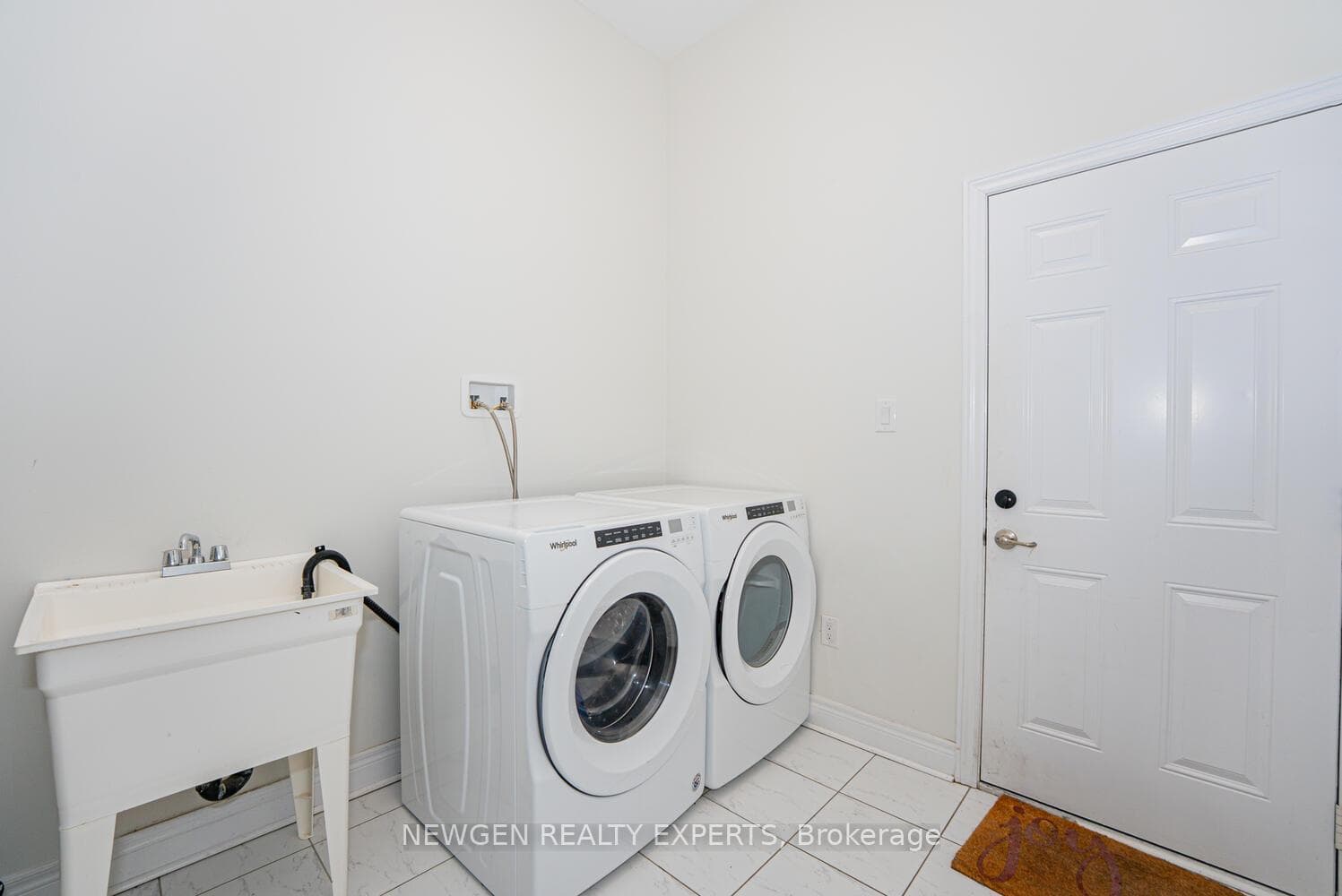 17 Monarch Drive — property photo