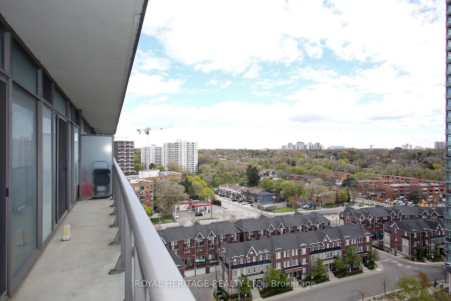 1216- 105 Queensway Avenue — property photo