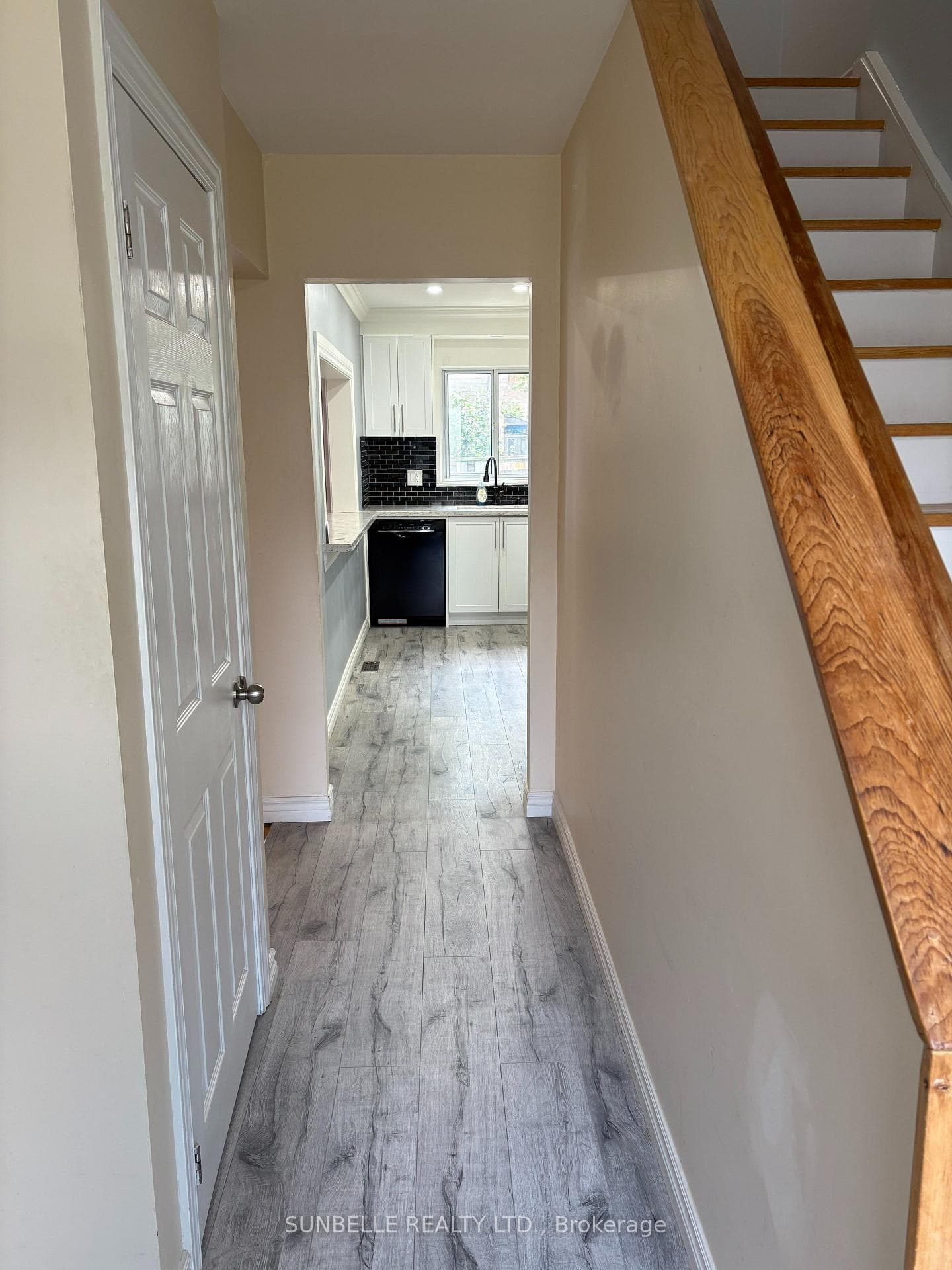 42 Fleetwood Crescent — property photo