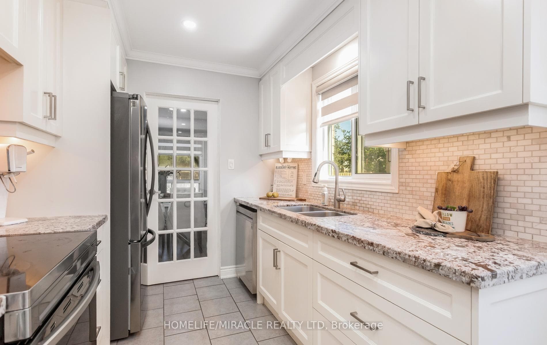 49 Newbridge Crescent — property photo