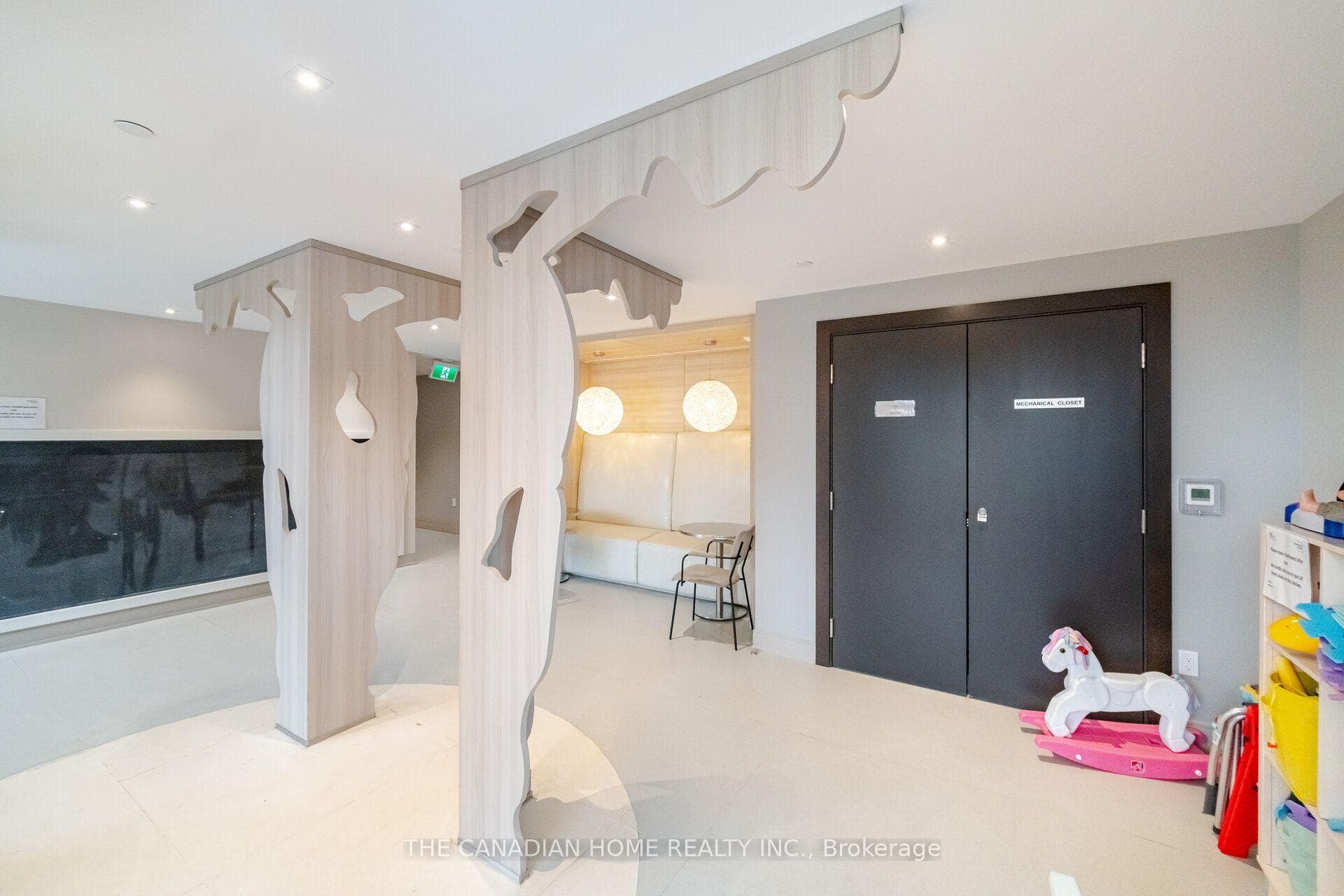 3119- 8 Nahani Way — property photo