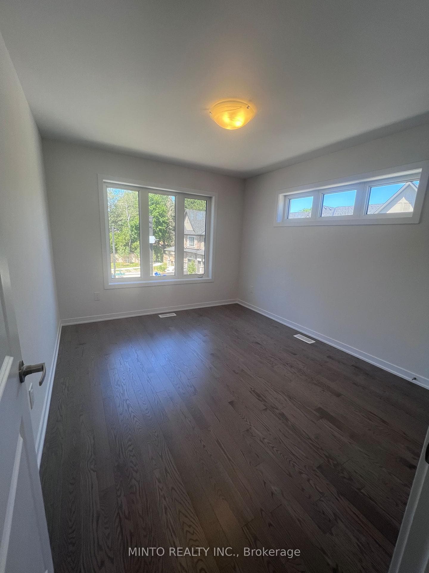 157 Anna Russell Way — property photo