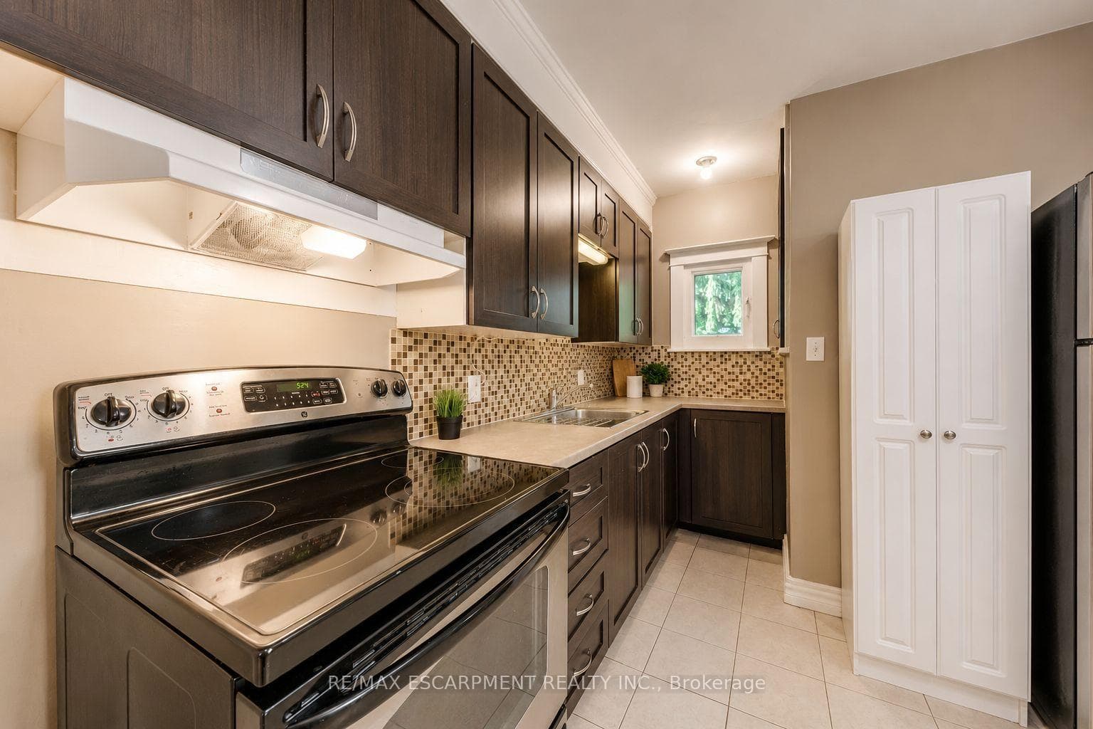 74 Royal Avenue — property photo