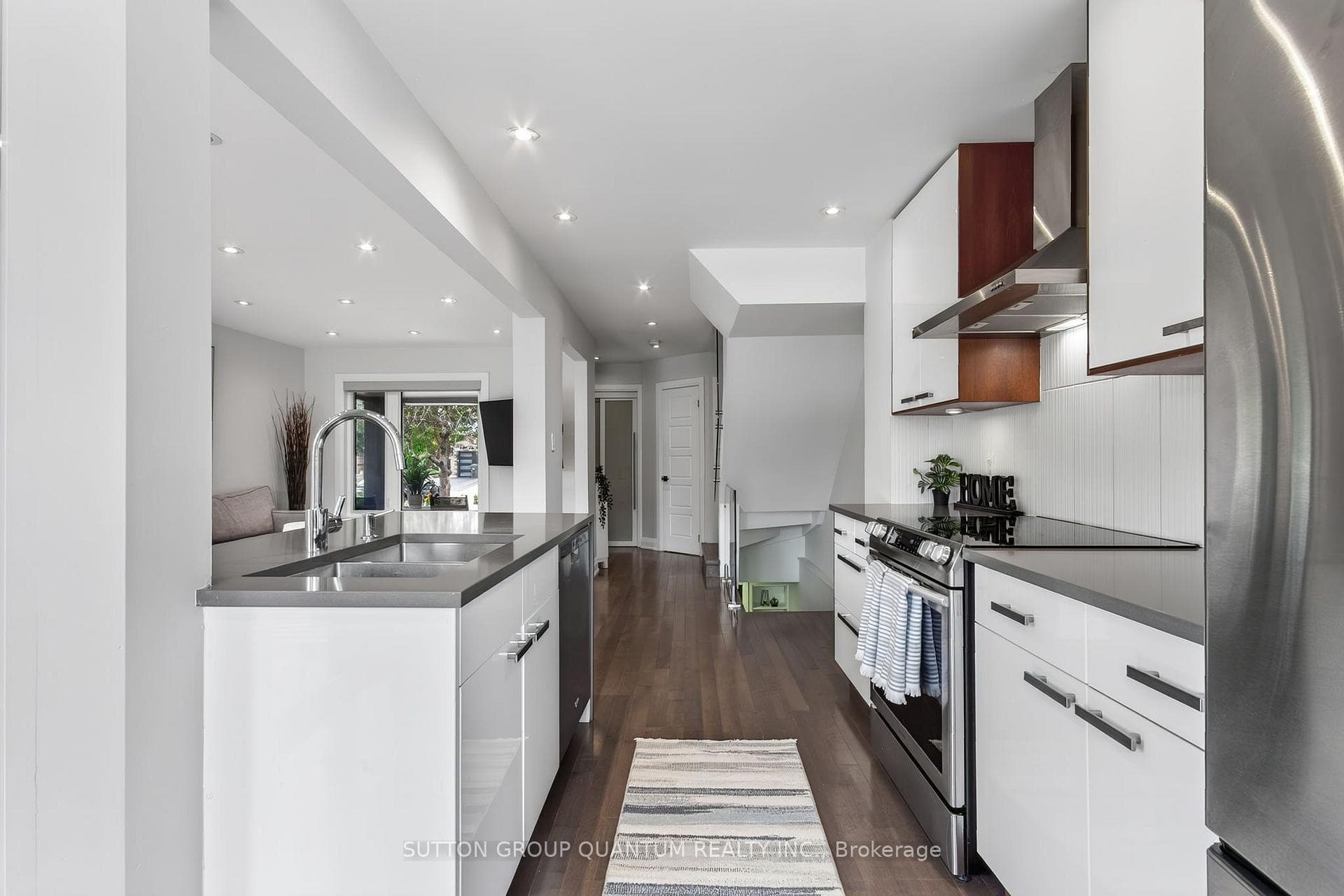 4413 Lee Drive — property photo