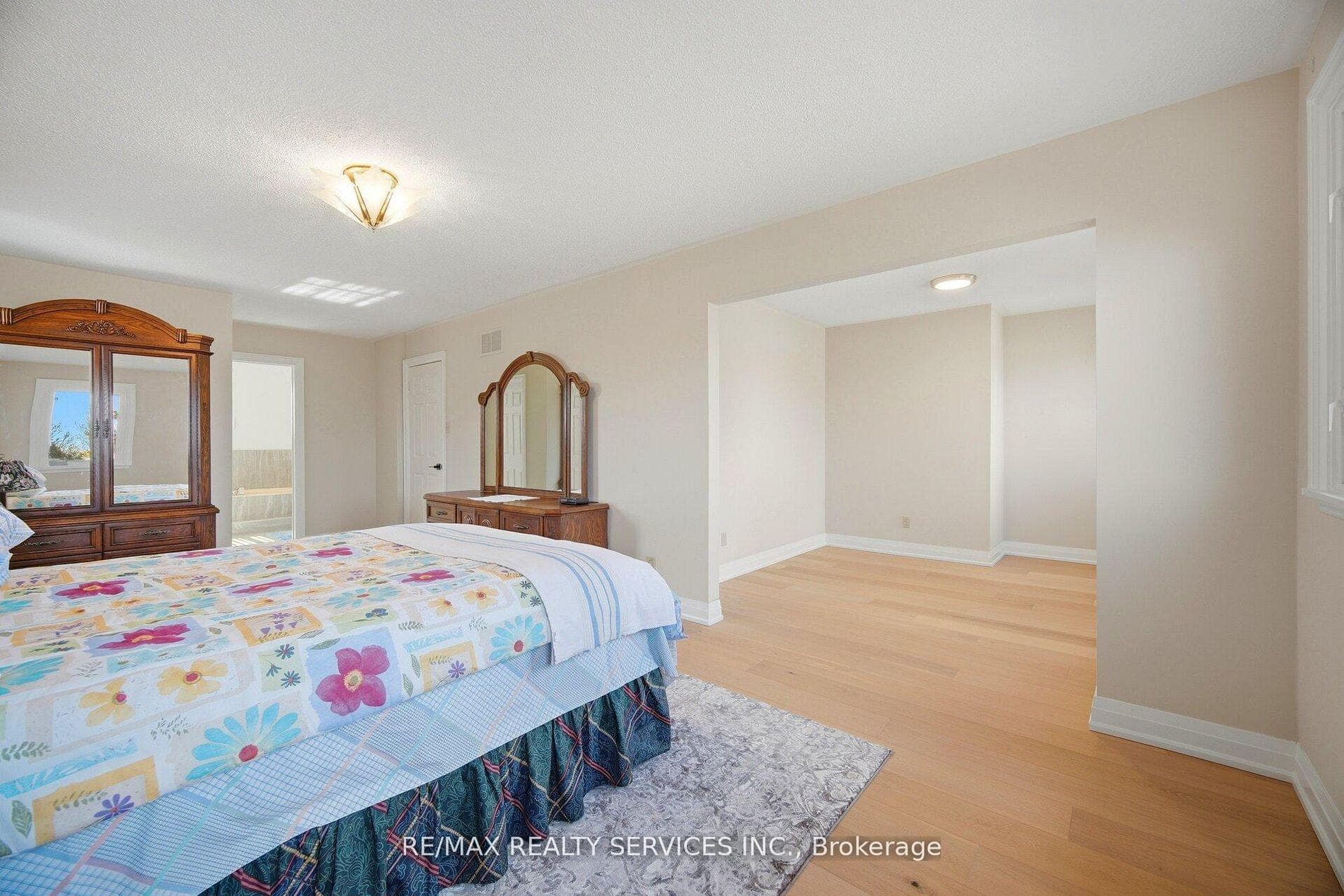 23 Newbury Crescent — property photo