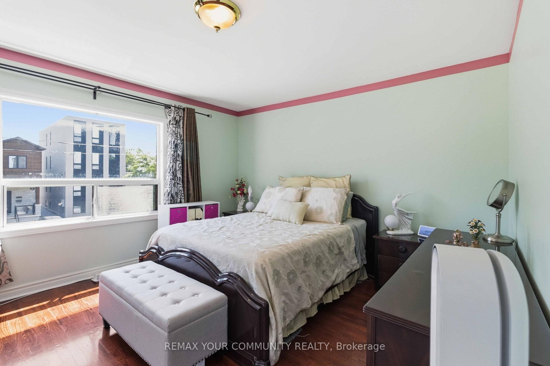 32 Kirknewton Road — property photo