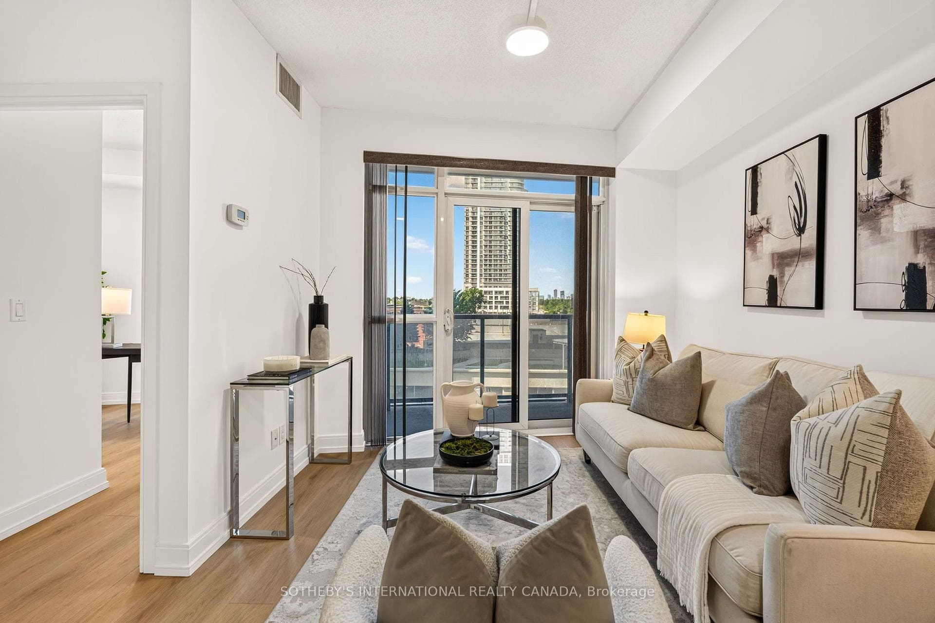 519- 135 Village Green Square — property photo