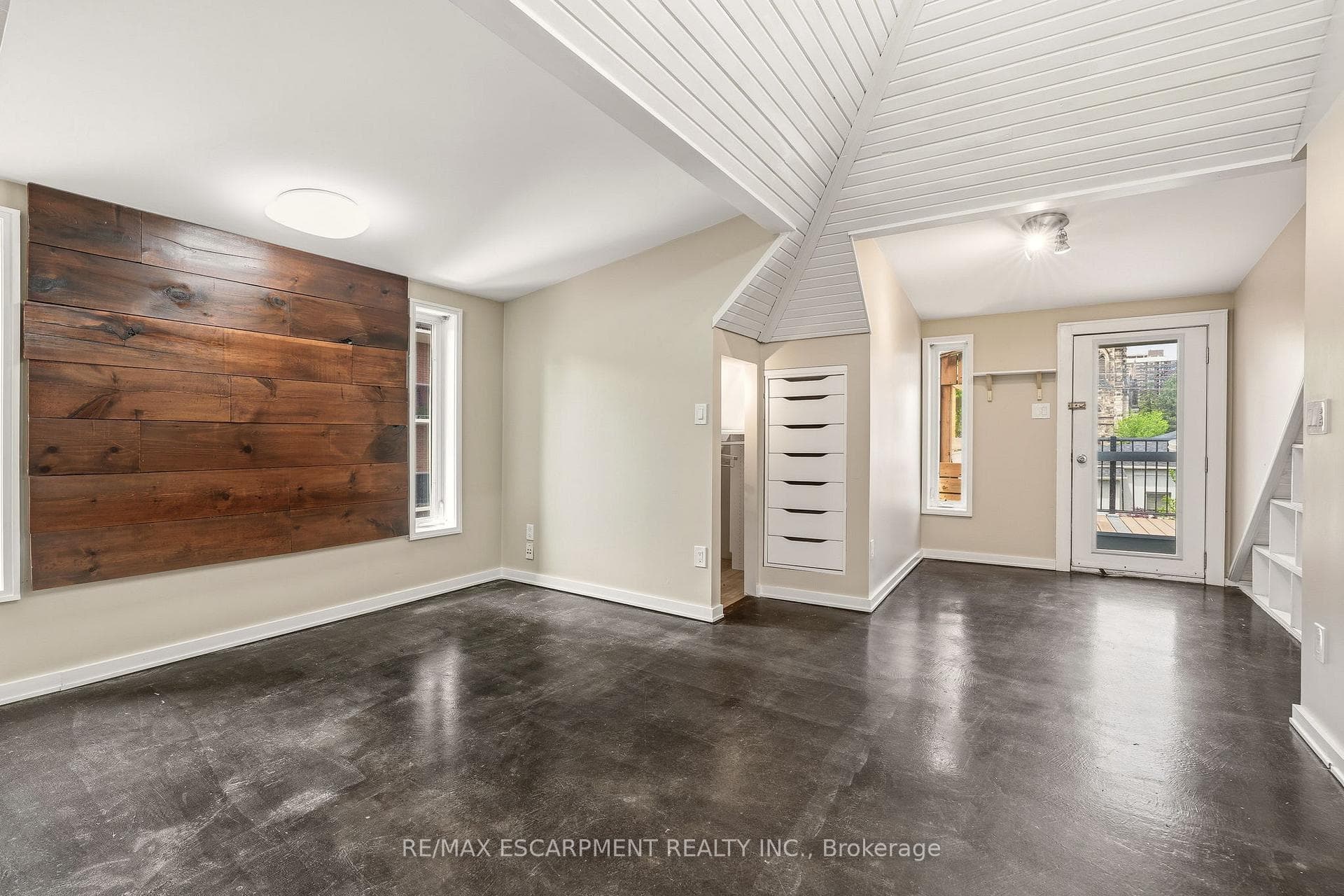 192 Catharine Street — property photo