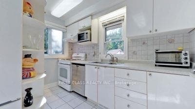 369 Paliser Crescent — property photo