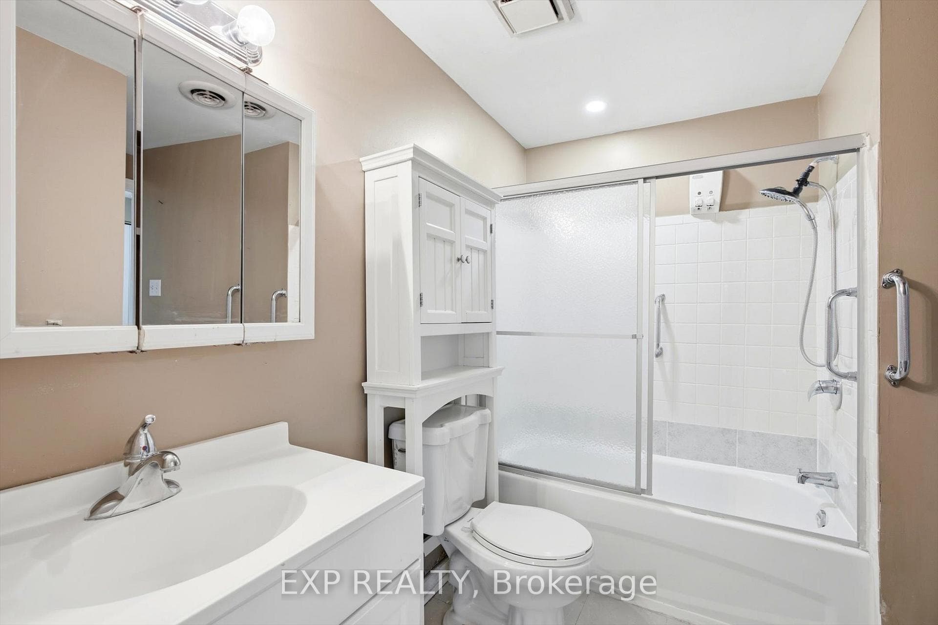 31- 2050 Upper Middle Road — property photo