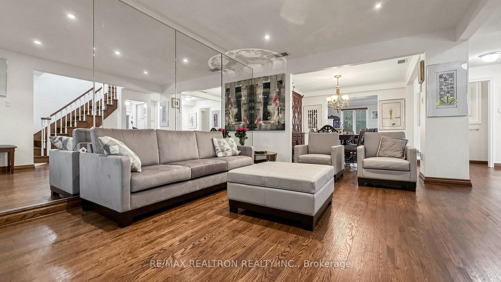 239 Sandringham Drive — property photo