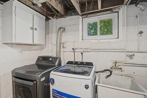 418 Midland Avenue — property photo