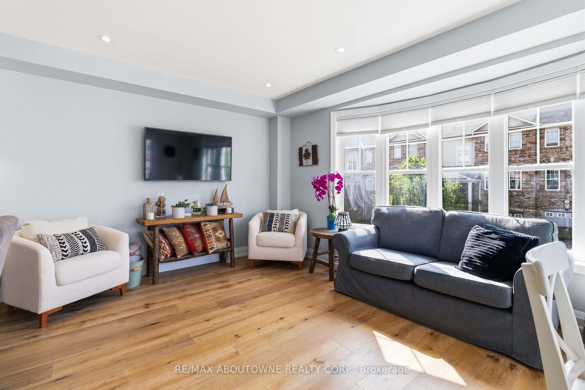 2228 Jillian Lane — property photo