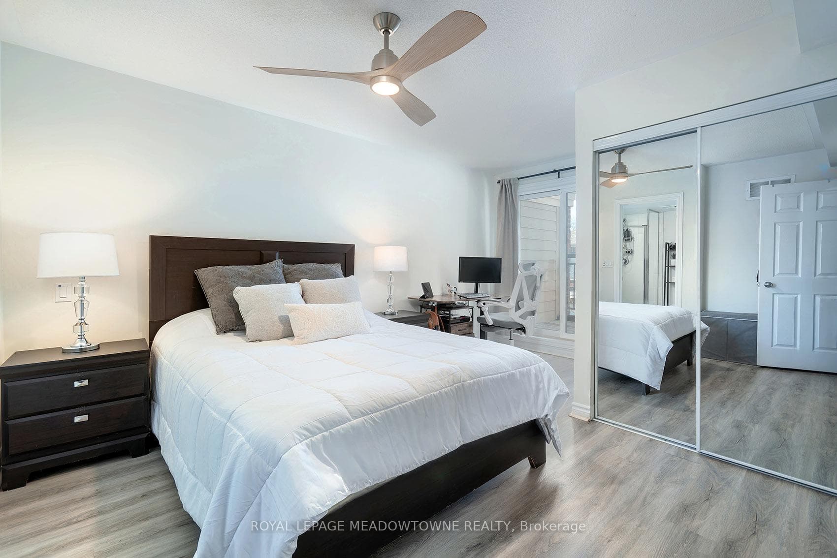 19- 10 Carnation Avenue — property photo