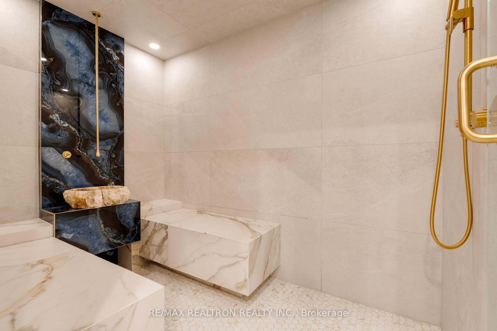 59 Macamo Court — property photo