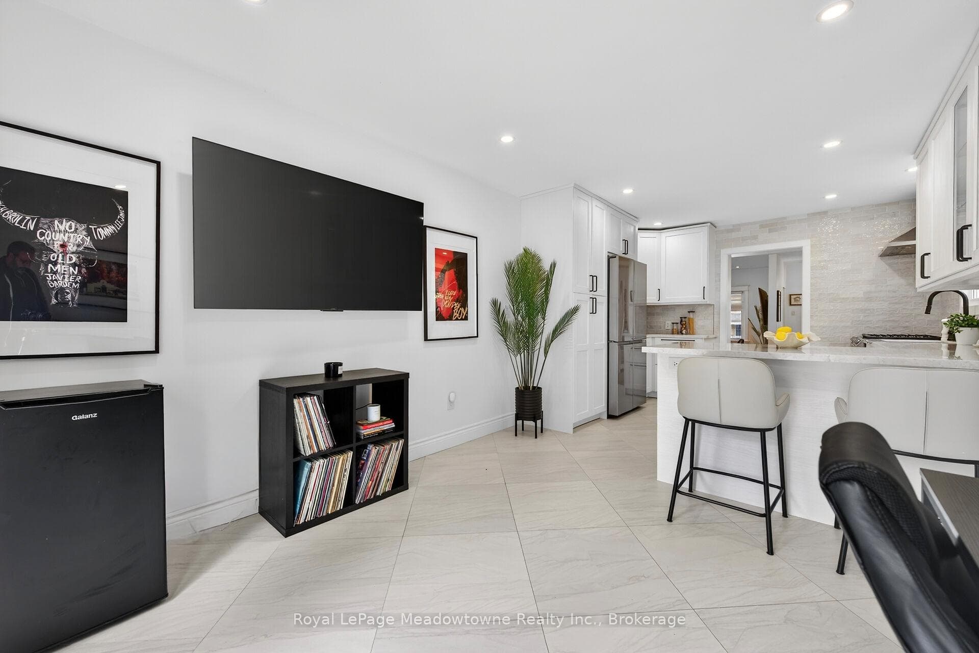 216 Maplewood Avenue — property photo