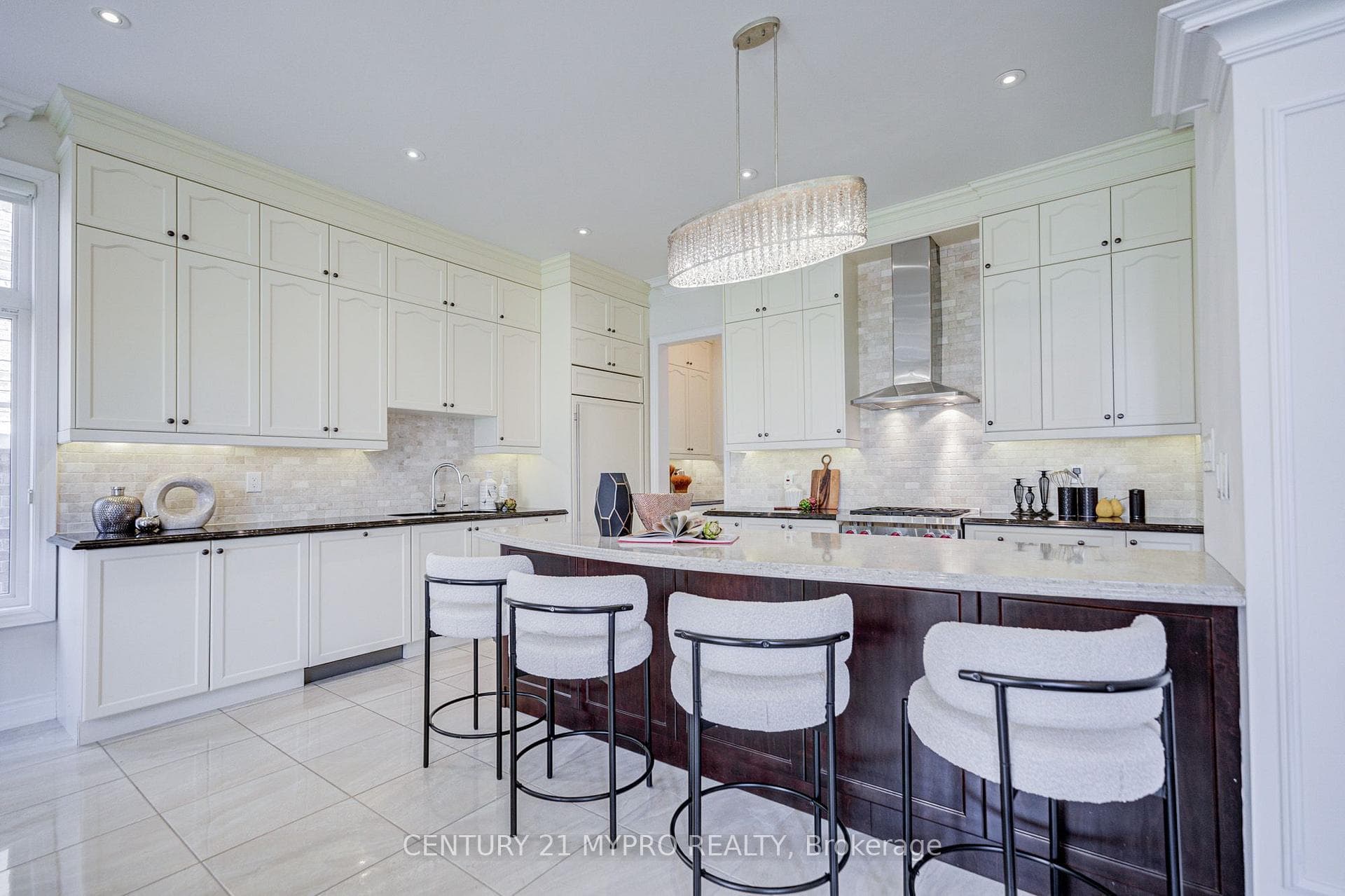 6 Tralee Court — property photo
