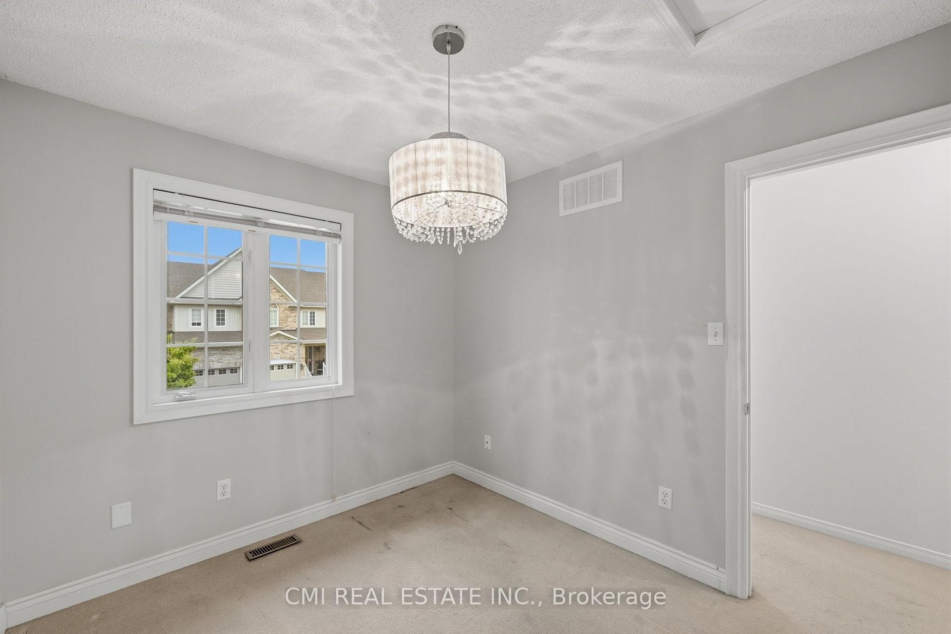 7- 460 Woodmount Drive — property photo