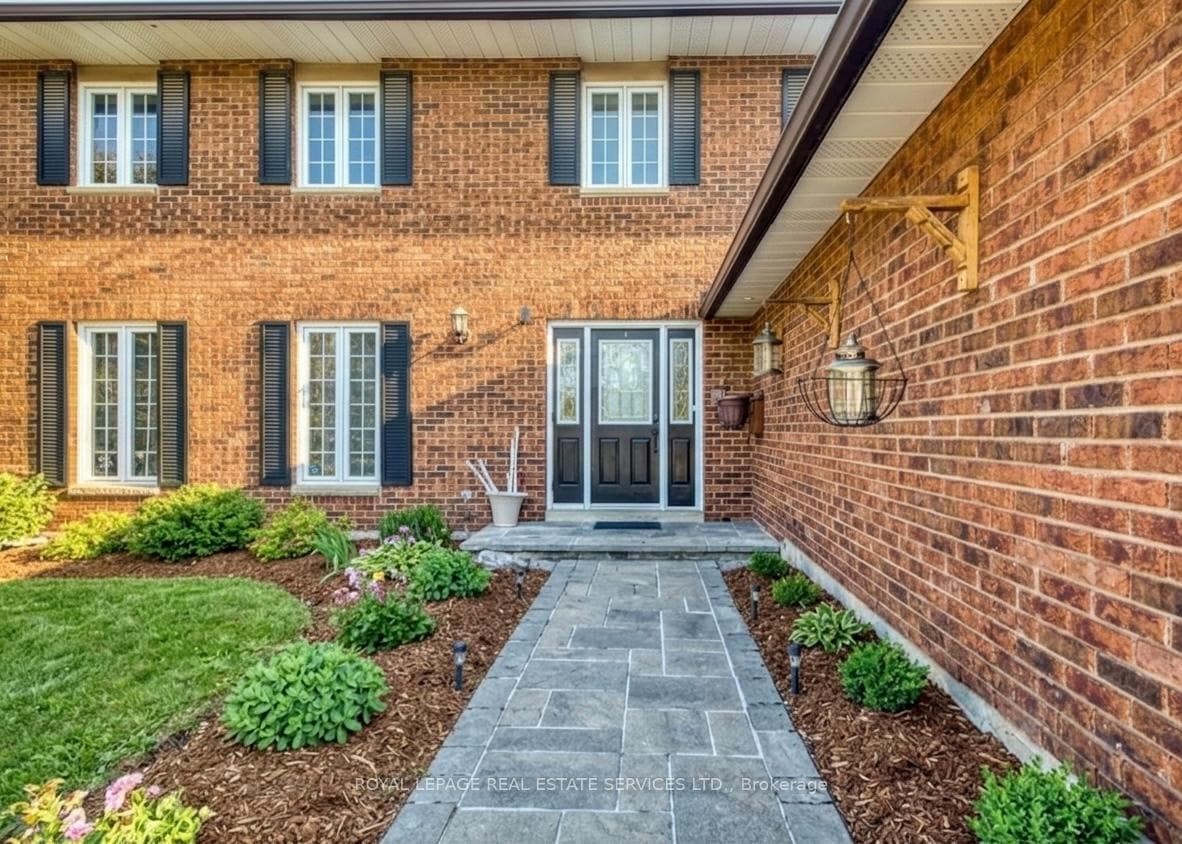1462 Grand Boulevard — property photo