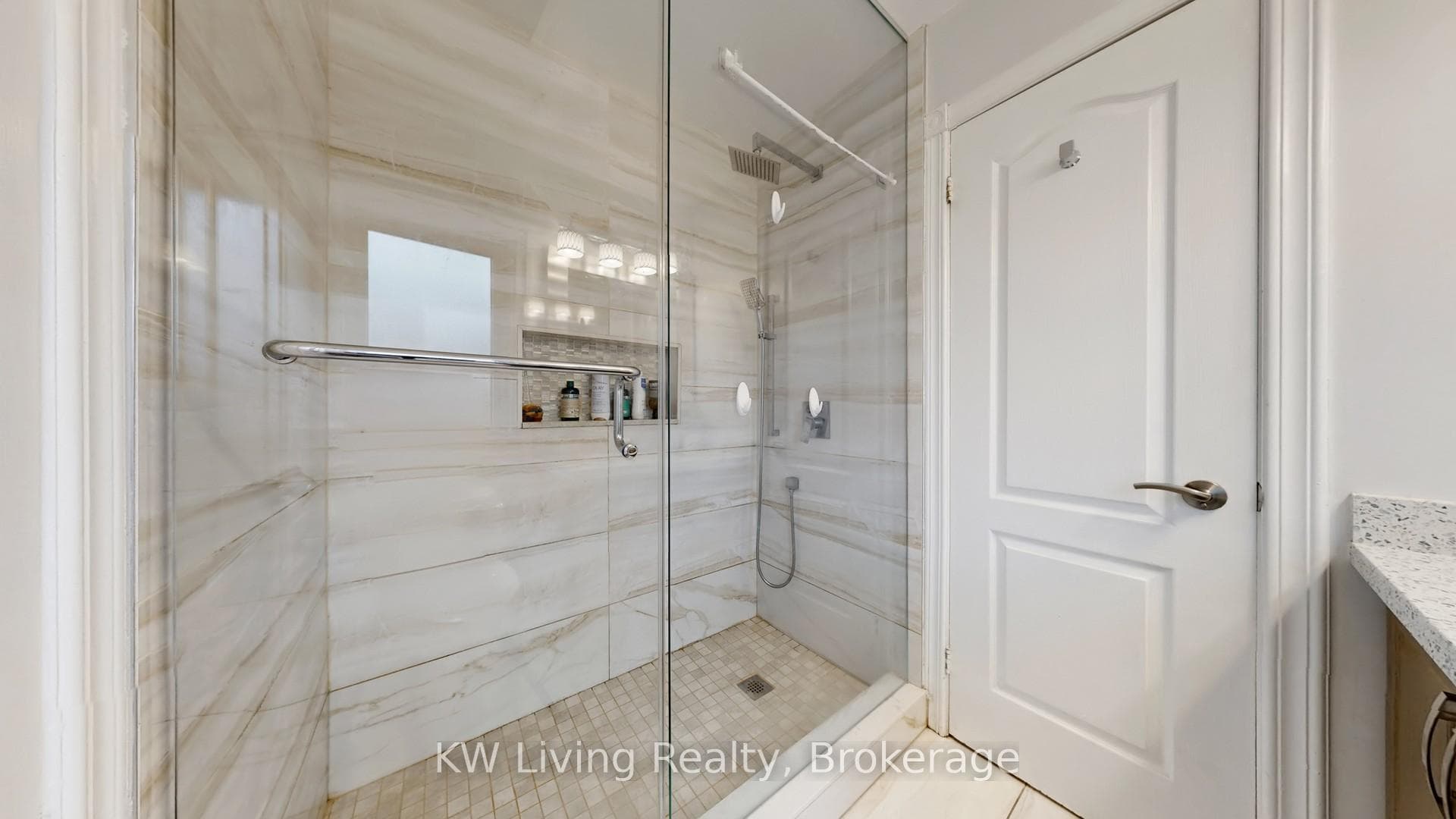19 Spadina Road — property photo