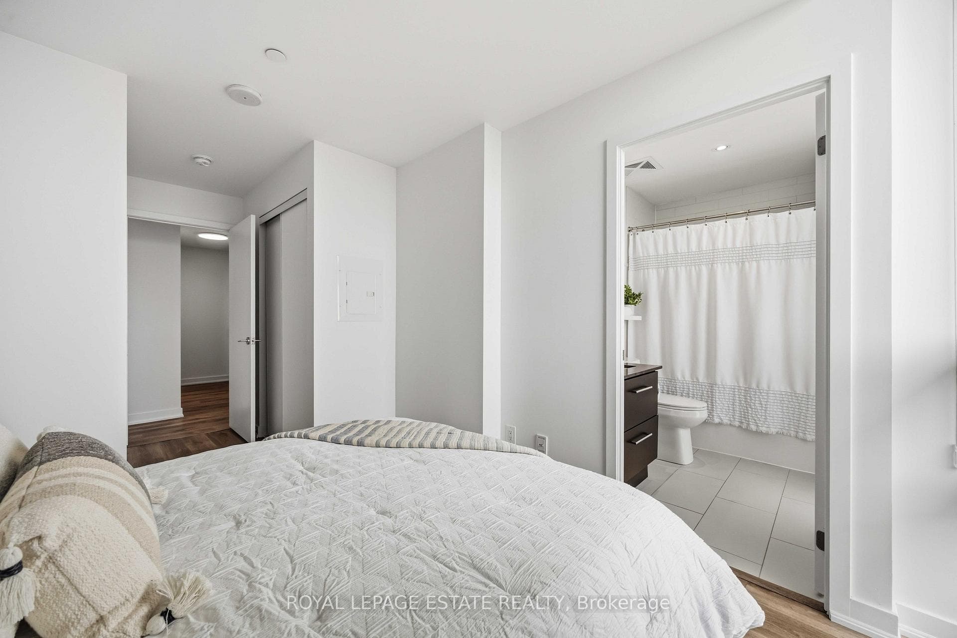 1505- 160 Flemington Road — property photo