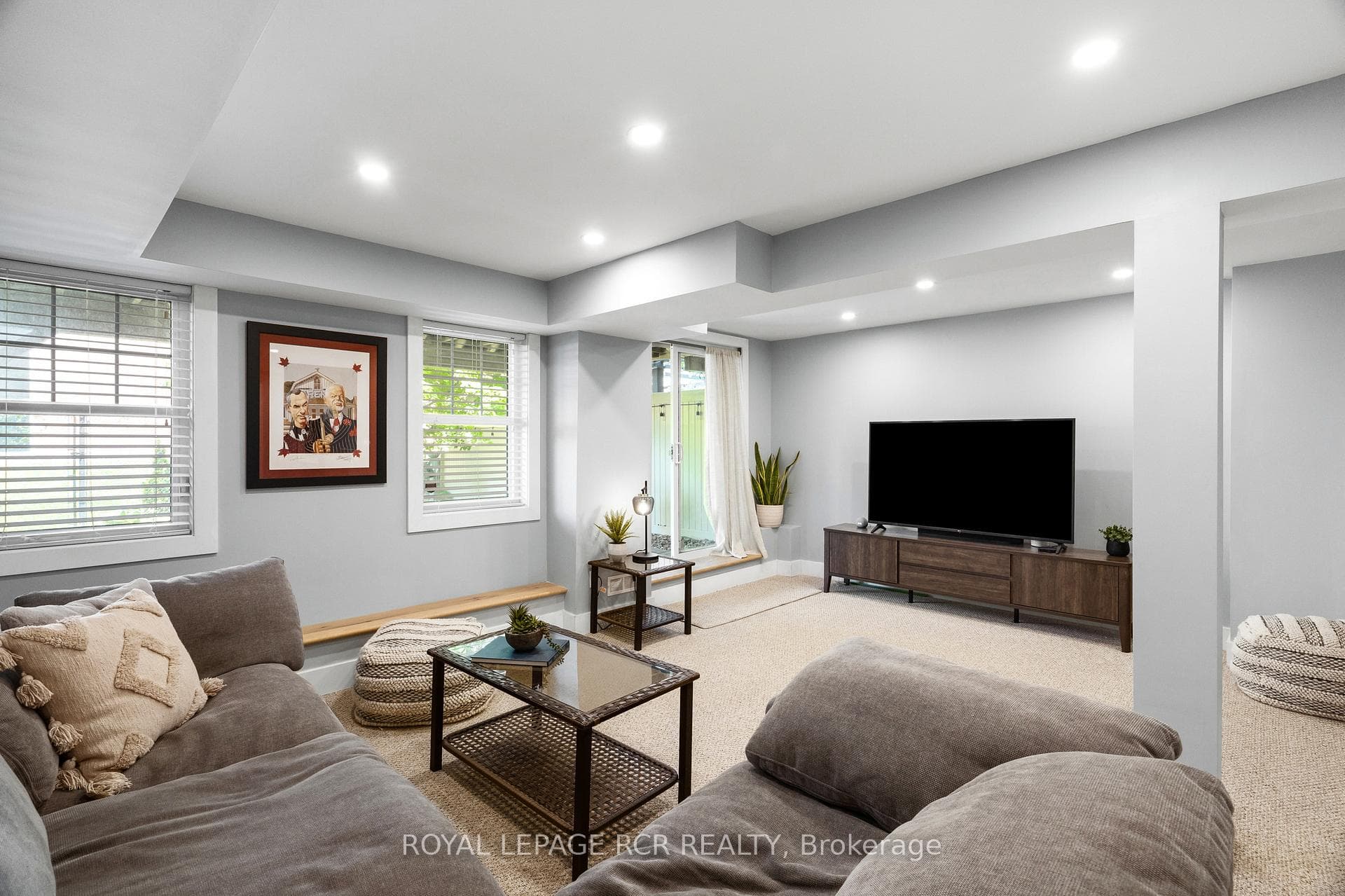 77 Cathedral Court — property photo