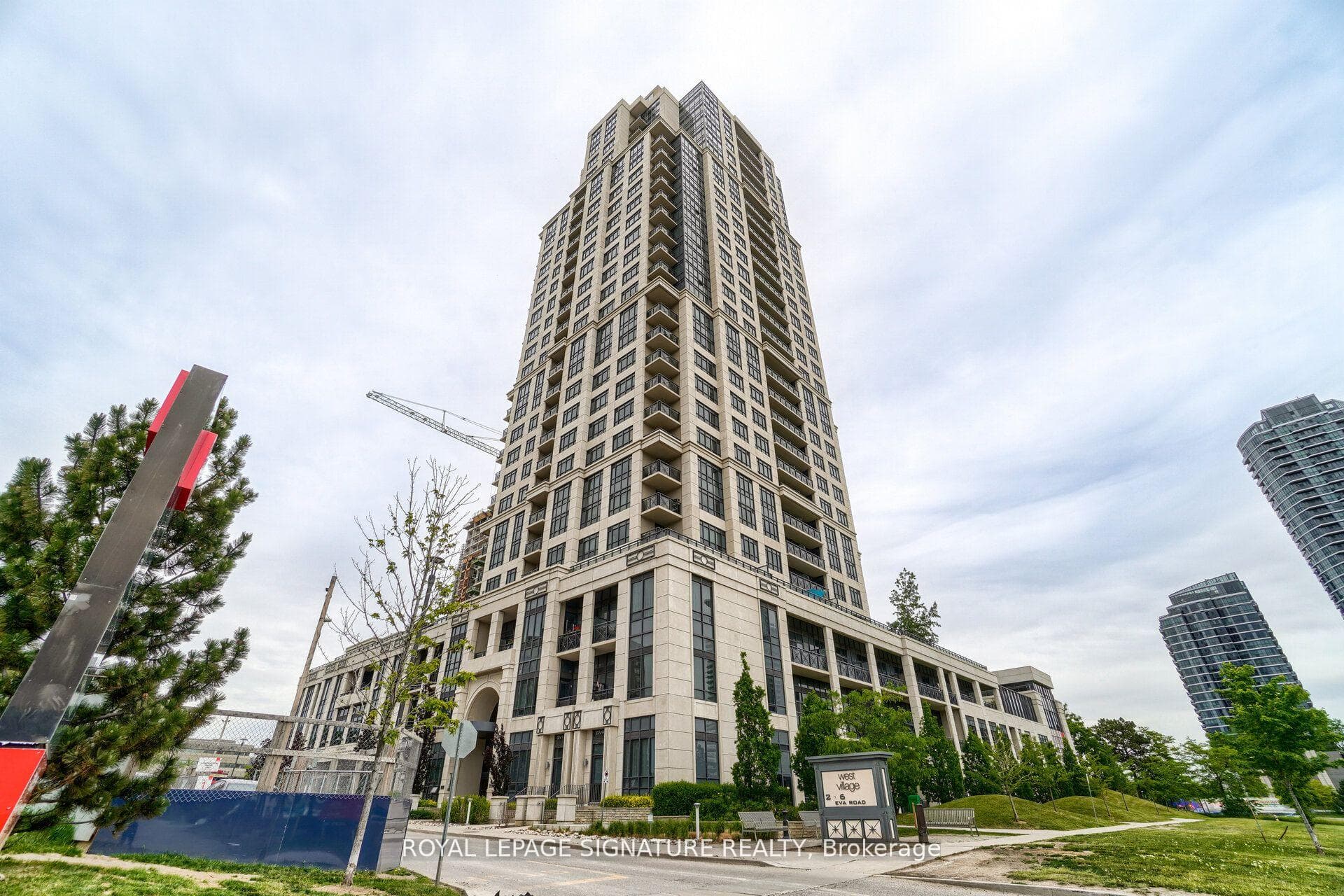926- 2 Eva Road — property photo