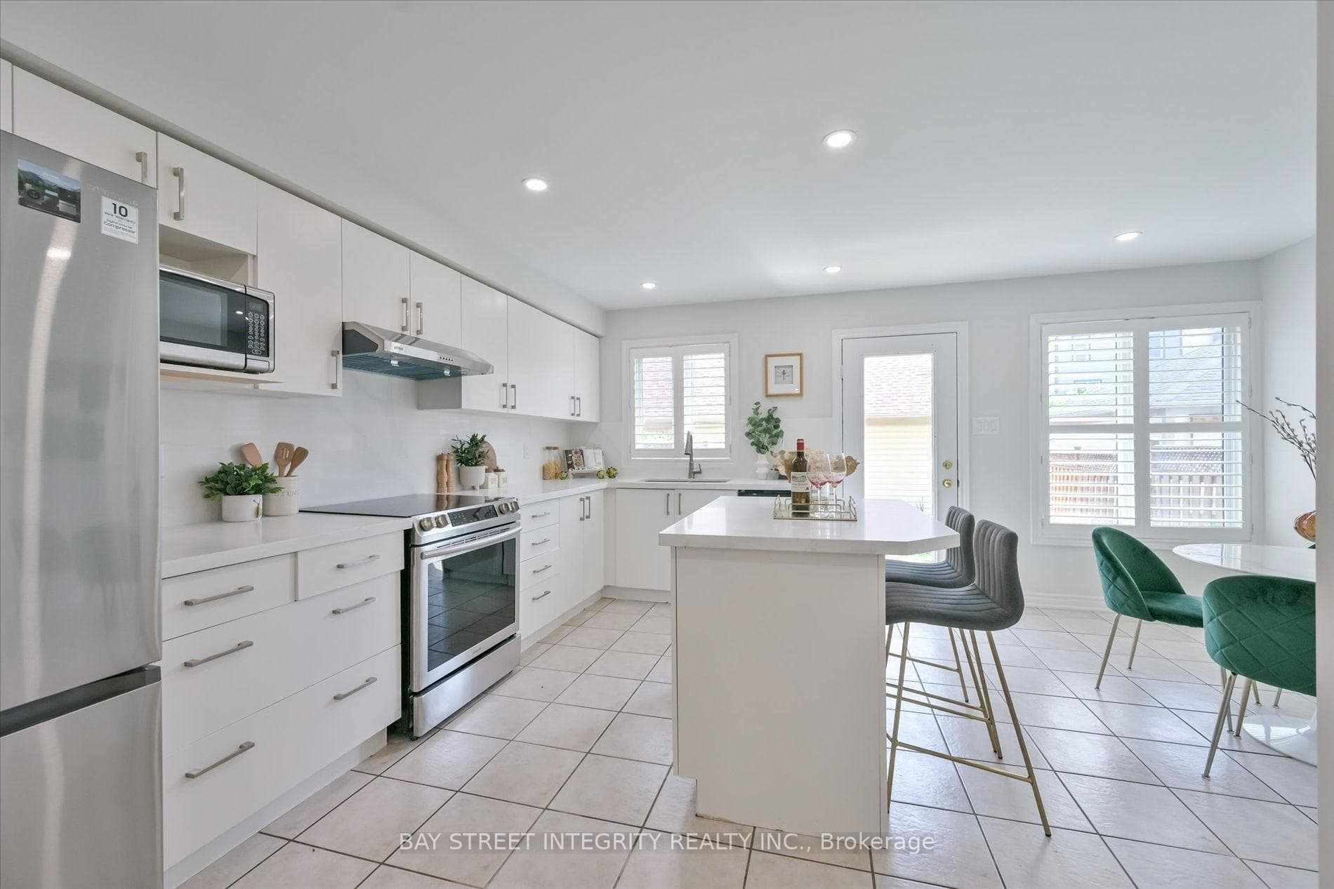 208 Georgian Drive — property photo