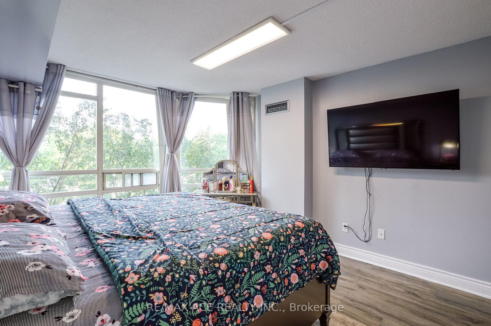 201- 75 King Street — property photo