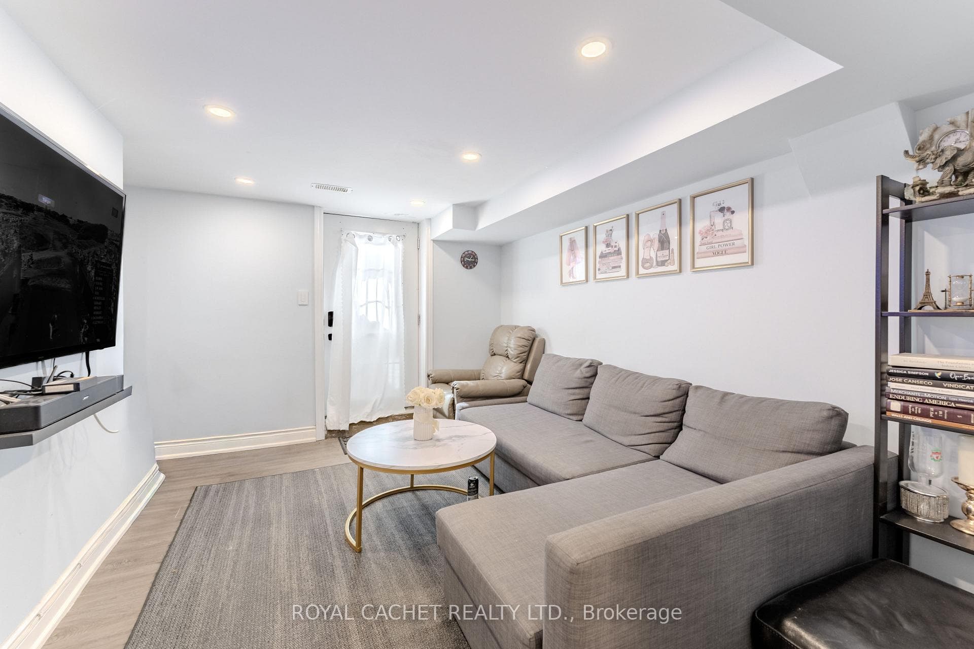 1074 Flagship Drive — property photo