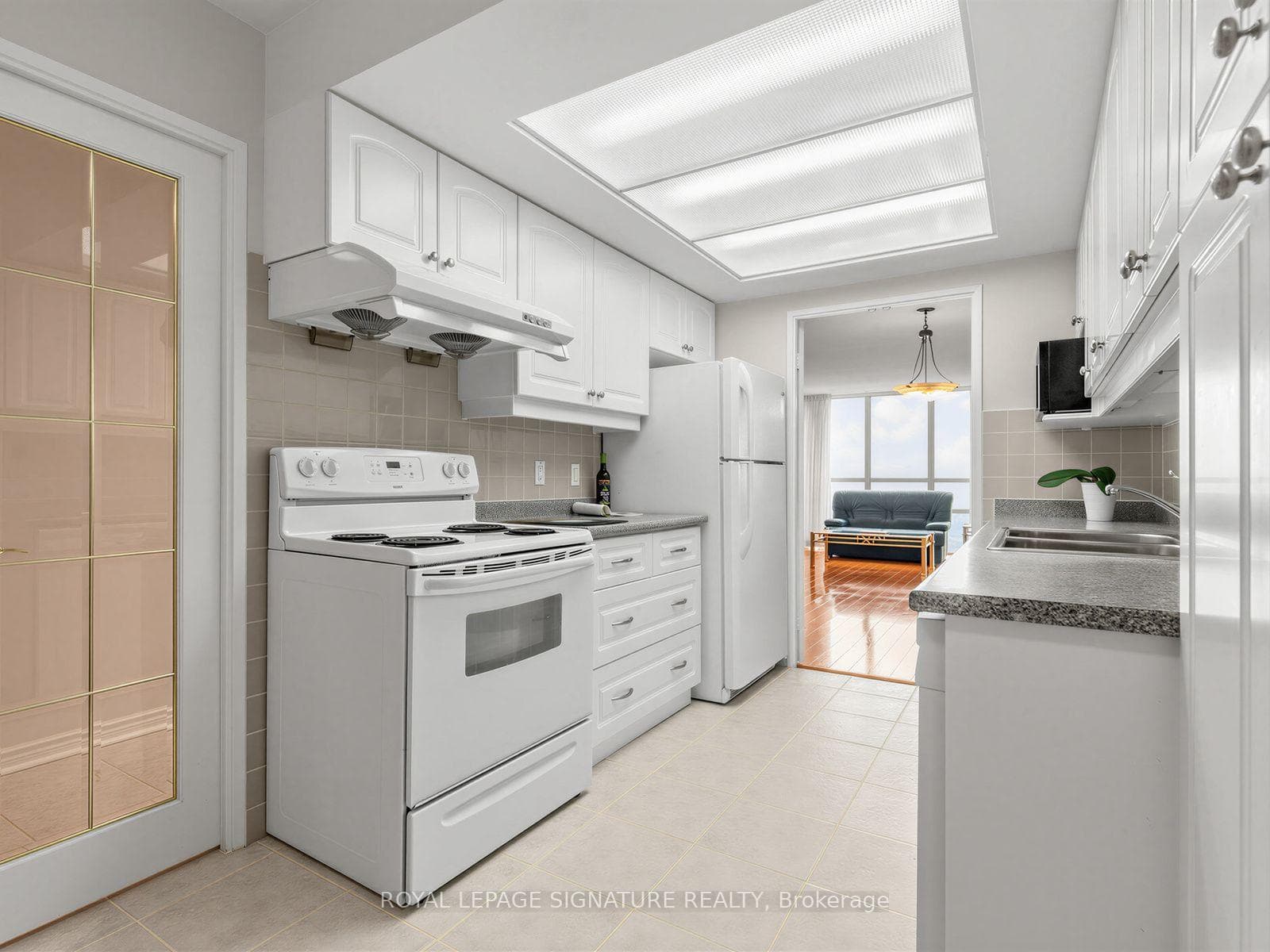 2204- 205 Wynford Drive — property photo