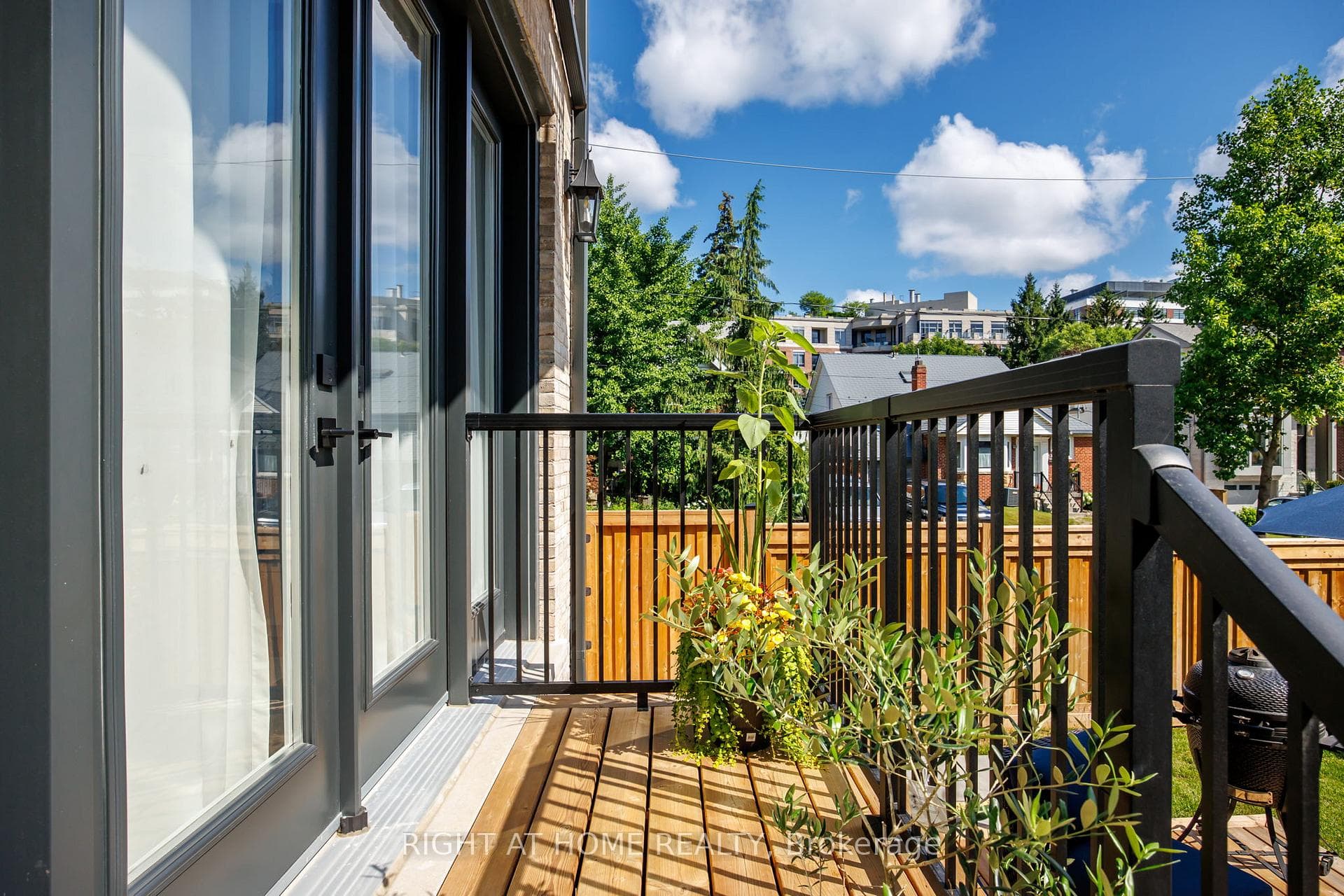33 Thorndale Avenue — property photo