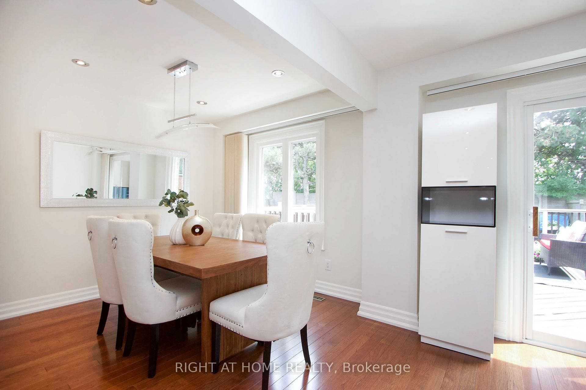 137 Joanna Crescent — property photo