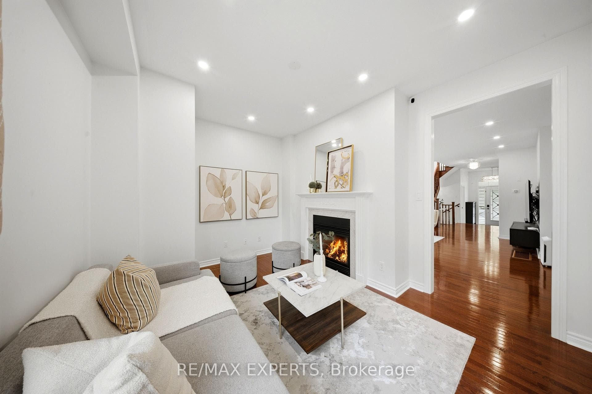 354 Hobbs Crescent — property photo